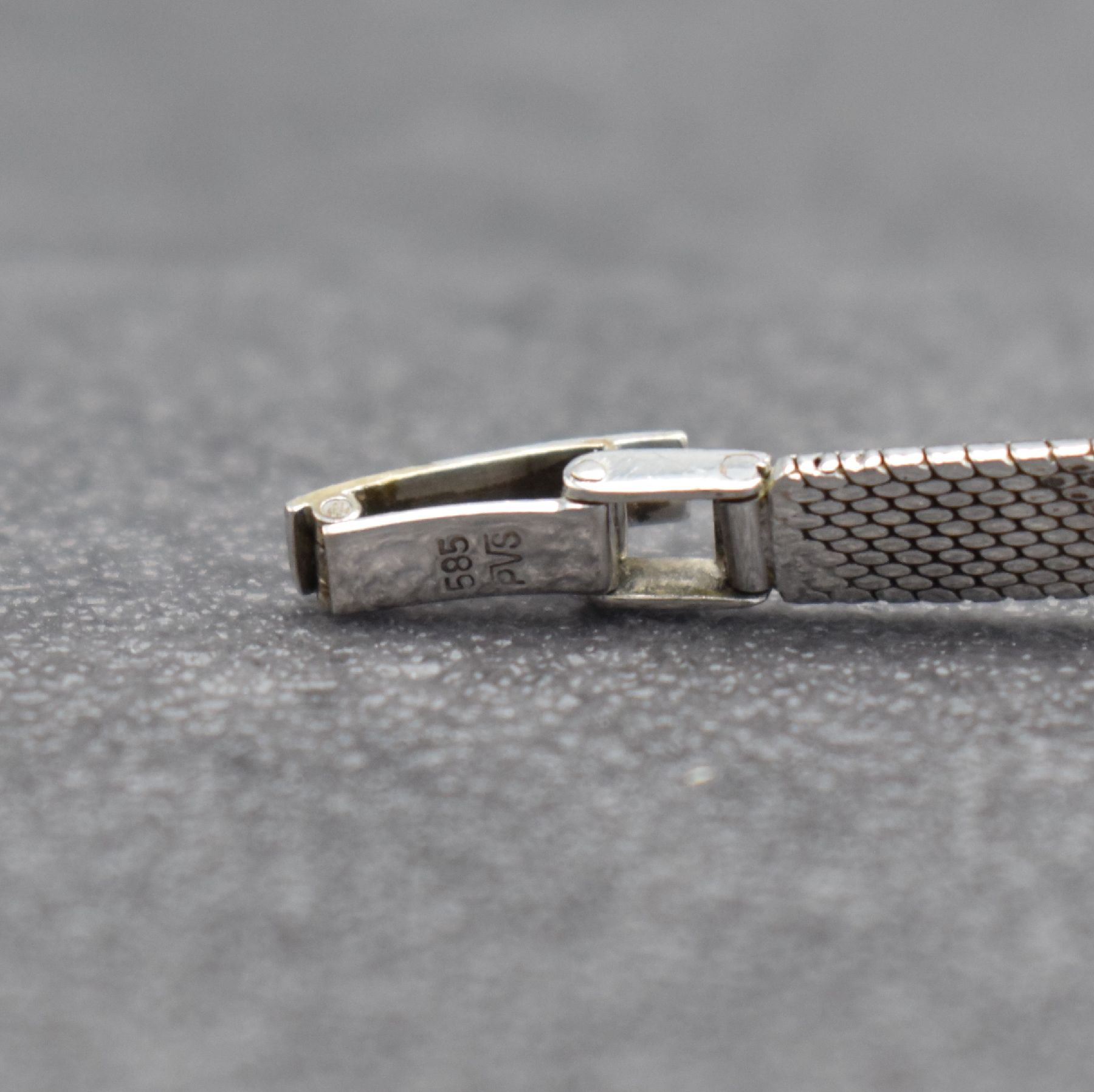 Detail f: BIFORA & NORVINA 2 Damenarmbanduhren in GG/WG 585/000, Schweiz/Deutschland um 1970, Handaufzug, gedr. Böden, silb. Zifferbl. mit aufges. Std.-Ind., ...