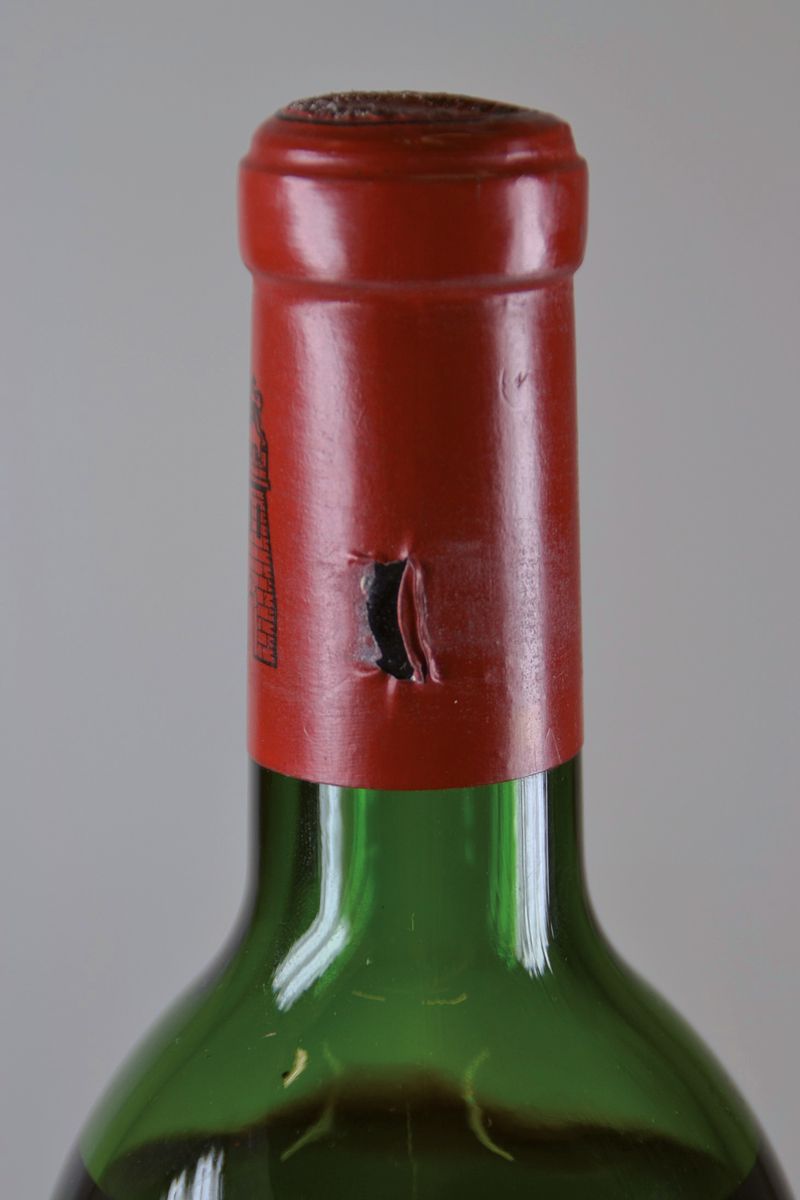 Detail a: 1 Flasche 1970 Chateau Latour, Grand Vin de Chateau Latour, premier grand cru classé, ca. 700ml, mid-shoulder, orig. verkorkt und unverkostet