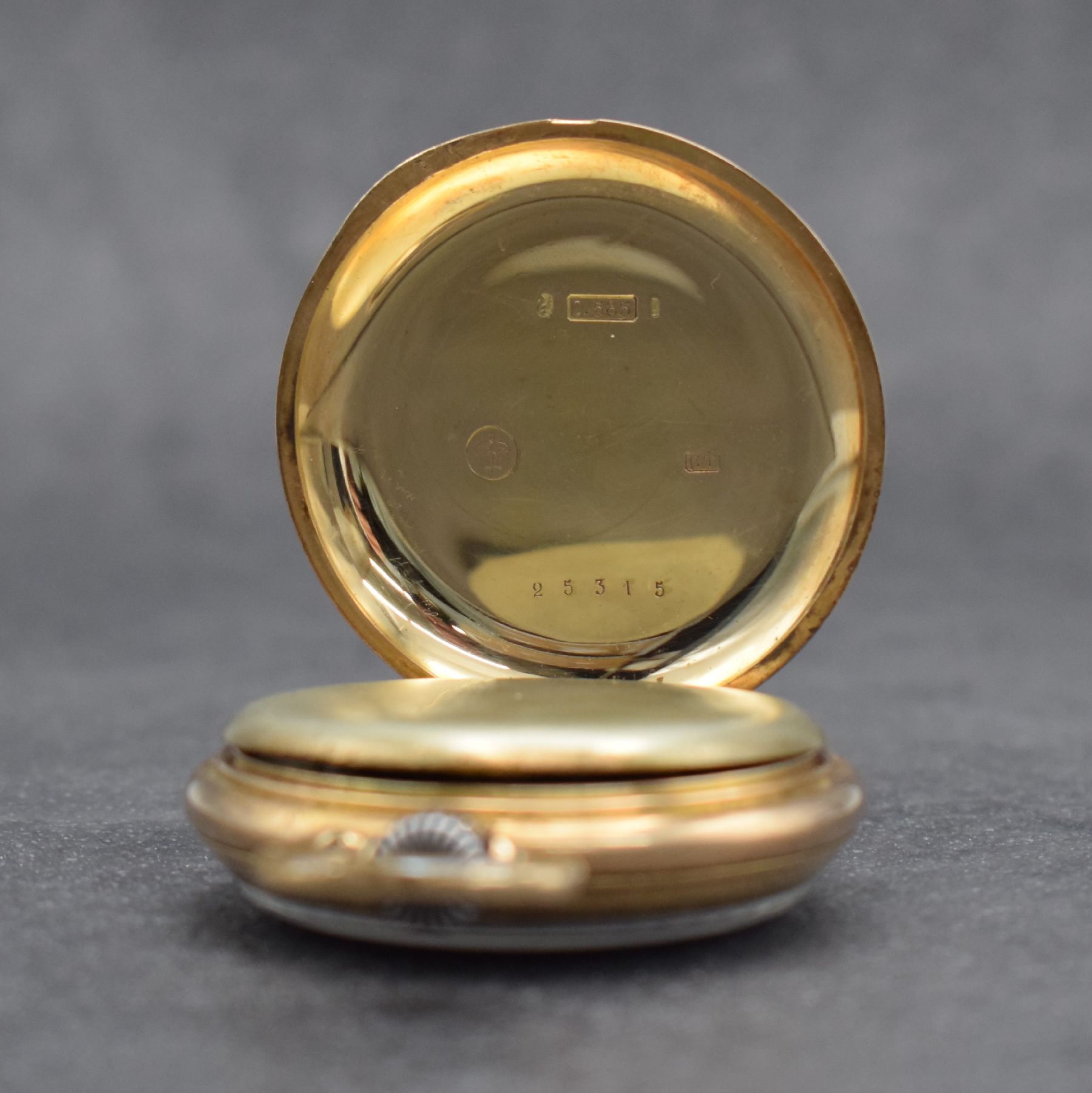 Detail e: THOMMEN offene Taschenuhr in RG 585/000, Schweiz um 1900, glattes Geh. l. dell., Metallcuvette, 2-teil. Emailzifferbl. m. radial angeordneten arab. ...