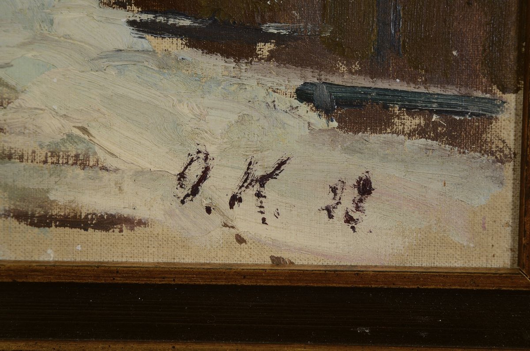 Detail a: Monogrammist OK, datiert (19)43, Verschneite Stadtansicht, Öl/Hartfaser, rechts unten monogr. und dat., ca. 28x33cm, R. ca. 36x42cm