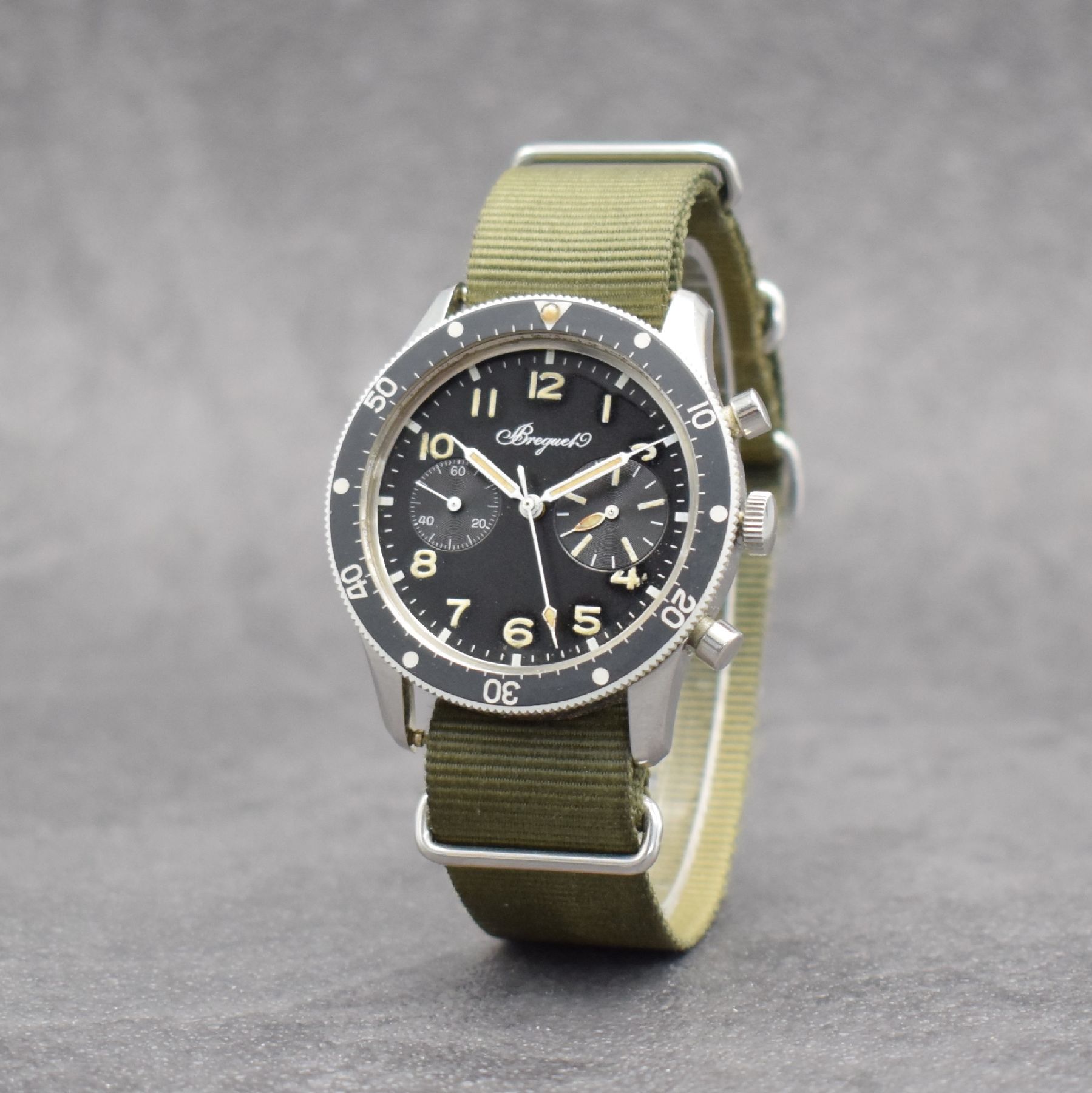 Detail b: BREGUET sehr seltener Flieger-Chronograph mit Flyback in Stahl, Schweiz um 1970, Handaufzug, verschr. Geh., Krone später, schwarze Drehlünette m. ...