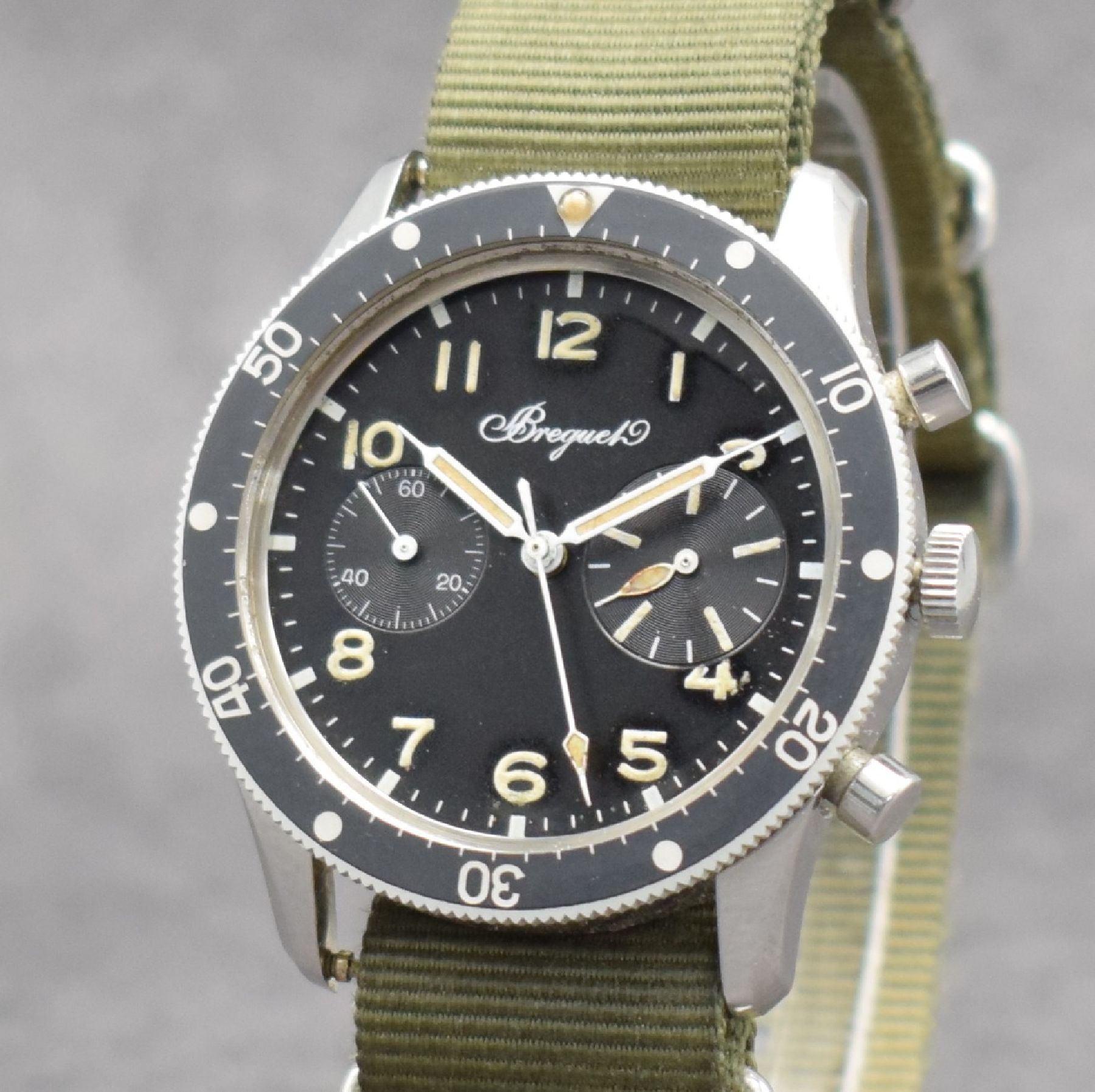 Detail c: BREGUET sehr seltener Flieger-Chronograph mit Flyback in Stahl, Schweiz um 1970, Handaufzug, verschr. Geh., Krone später, schwarze Drehlünette m. ...