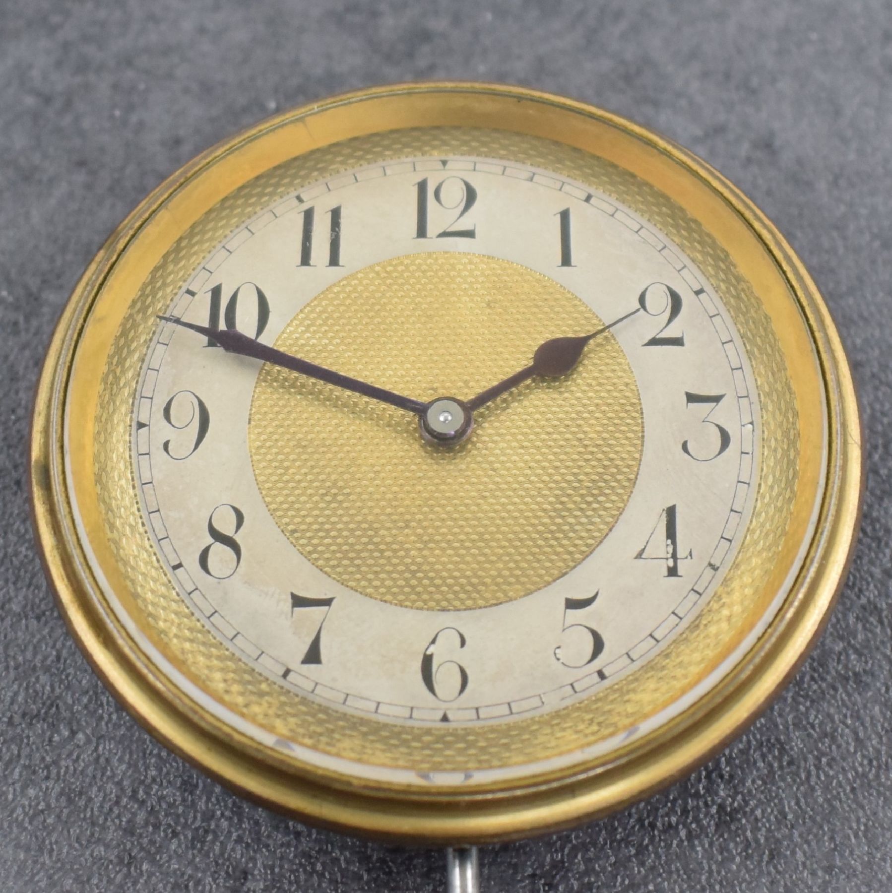 Detail a: Reiseuhr mit 1/4 Std.-Repetition, Schweiz um 1920, Nickel Scharniergeh., vergl. Messing- Lünette, Rep.-Schieber b. 10, Transportgeh. fehlt, verg. ...