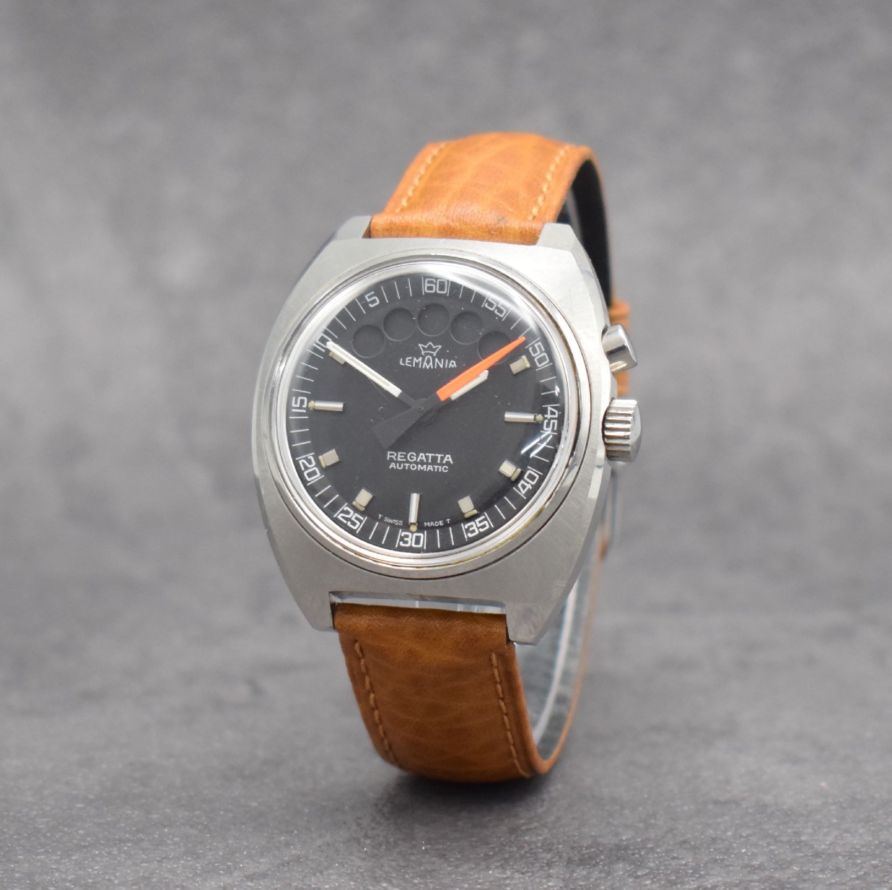 Detail b: LEMANIA seltene Herrenarmbanduhr REGATTA mit spezieller Flyback-Funktion, Automatik, Ref. 9853, Schweiz um 1980, Edelstahlgeh., Boden m. Darst. eines ...