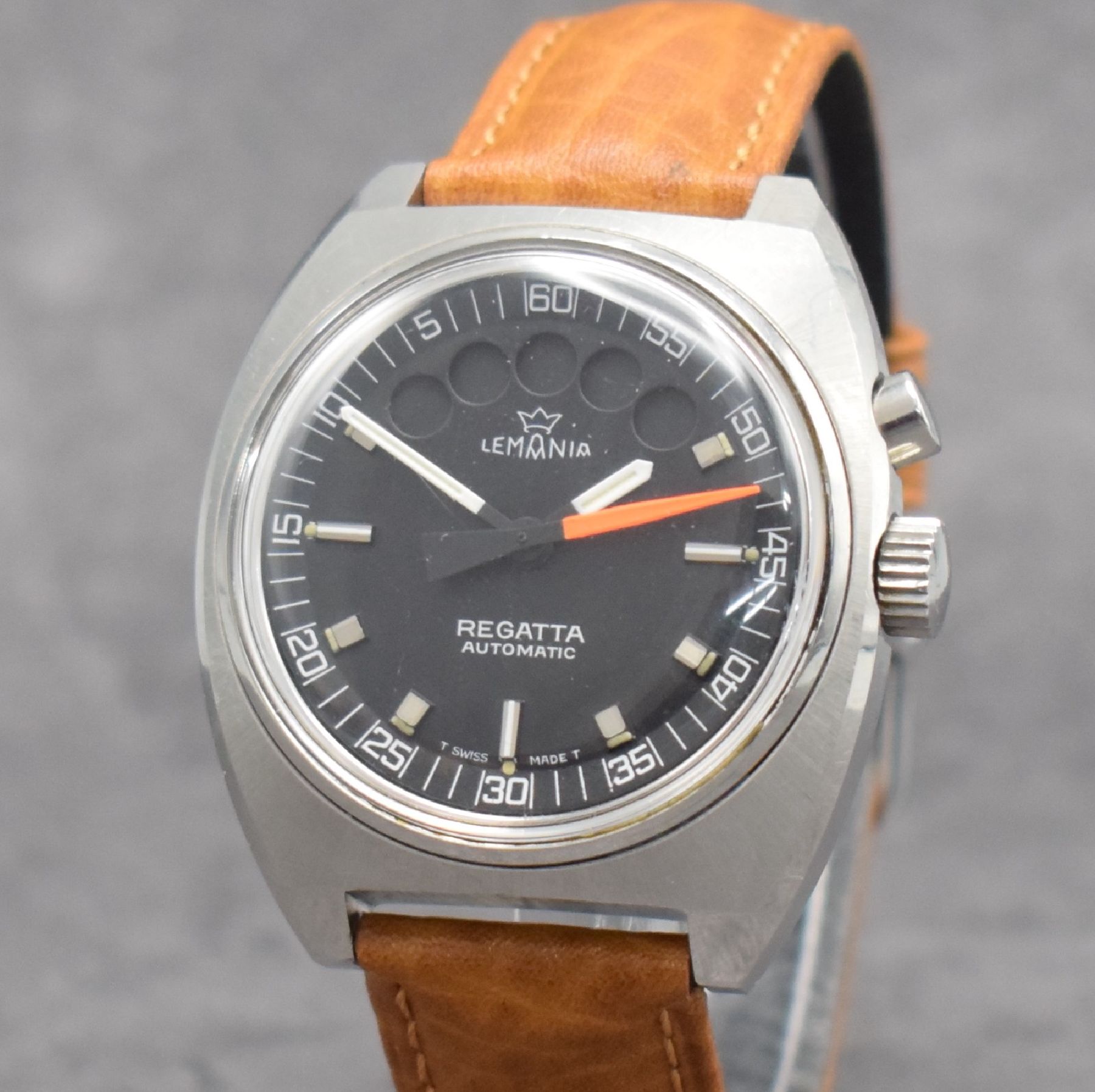 Detail c: LEMANIA seltene Herrenarmbanduhr REGATTA mit spezieller Flyback-Funktion, Automatik, Ref. 9853, Schweiz um 1980, Edelstahlgeh., Boden m. Darst. eines ...
