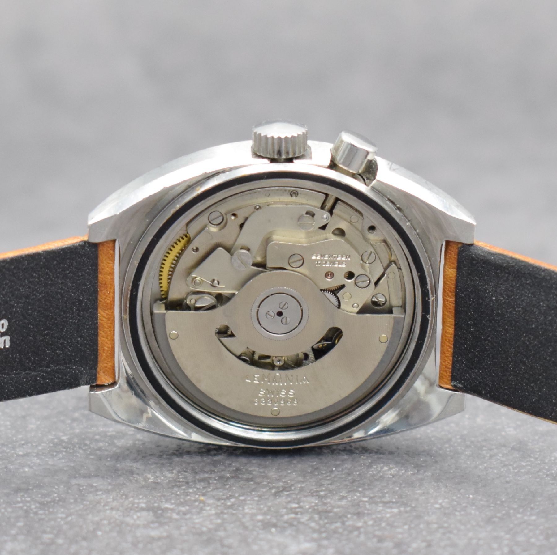 Detail e: LEMANIA seltene Herrenarmbanduhr REGATTA mit spezieller Flyback-Funktion, Automatik, Ref. 9853, Schweiz um 1980, Edelstahlgeh., Boden m. Darst. eines ...