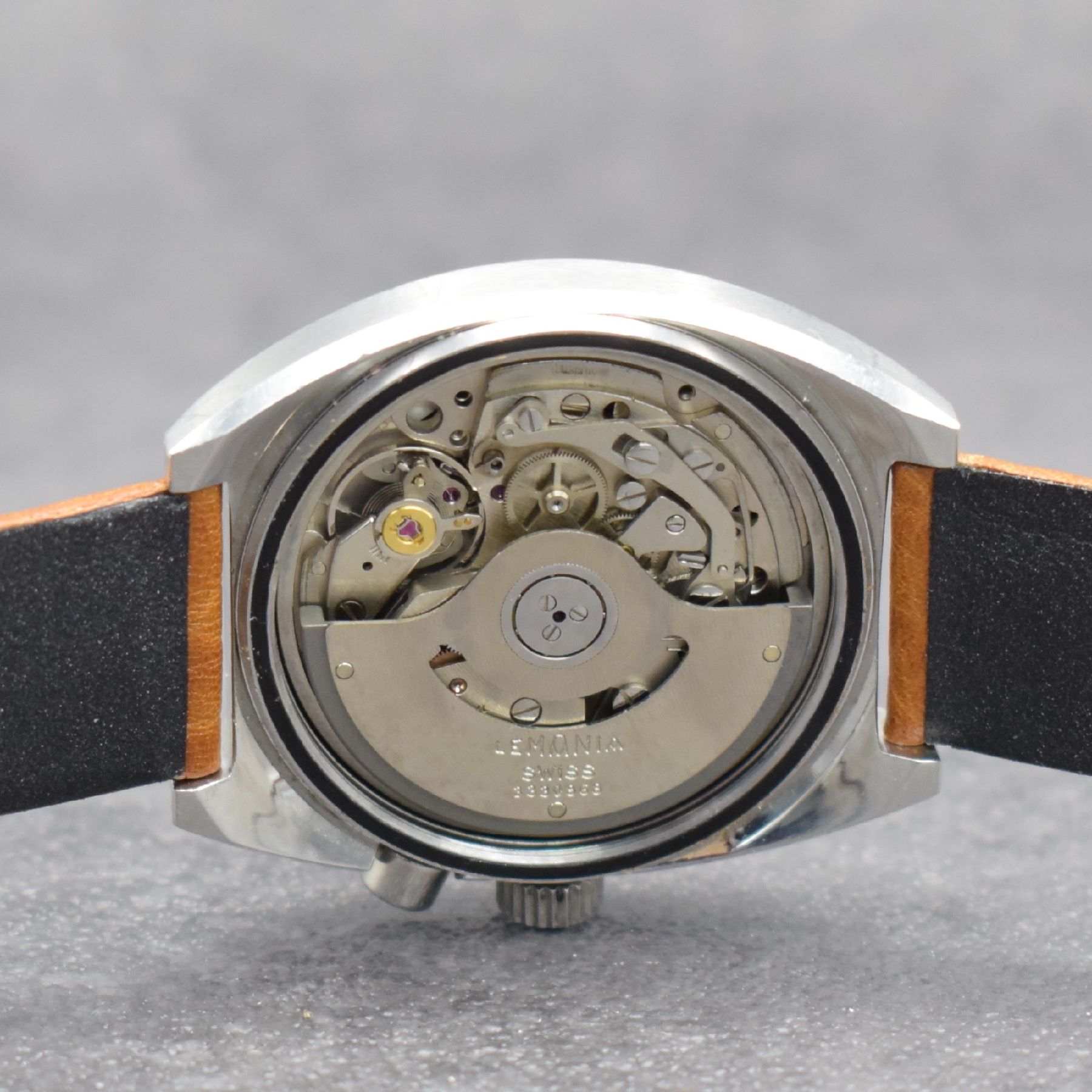 Detail f: LEMANIA seltene Herrenarmbanduhr REGATTA mit spezieller Flyback-Funktion, Automatik, Ref. 9853, Schweiz um 1980, Edelstahlgeh., Boden m. Darst. eines ...
