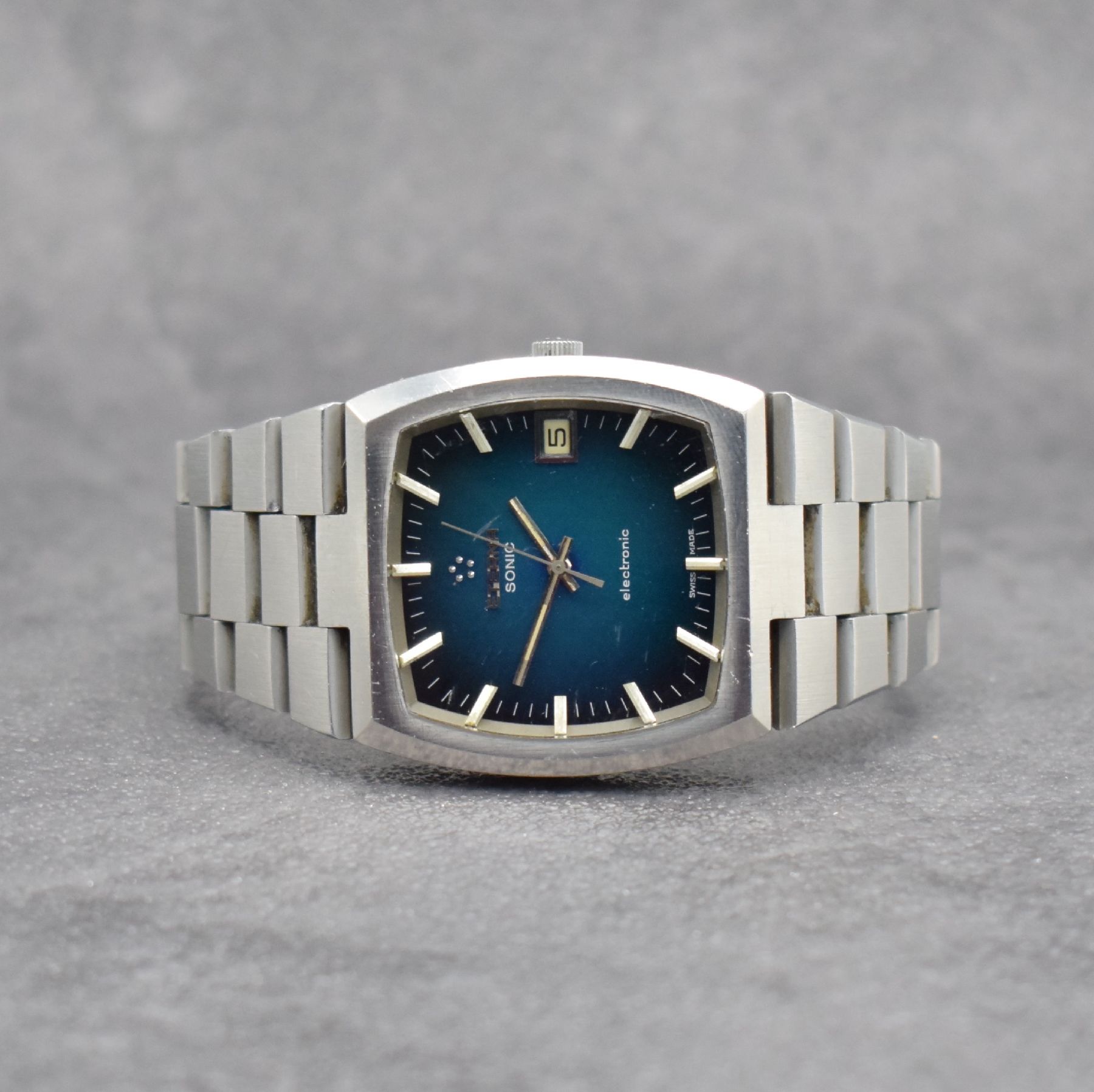 ETERNA SONIC electronic seltene Herrenarmbanduhr, Schweiz um 1973, Edelstahlgeh. inkl. orig. Gliederband, Boden aufgedr., blau/grünes Fume-Zifferbl. ...