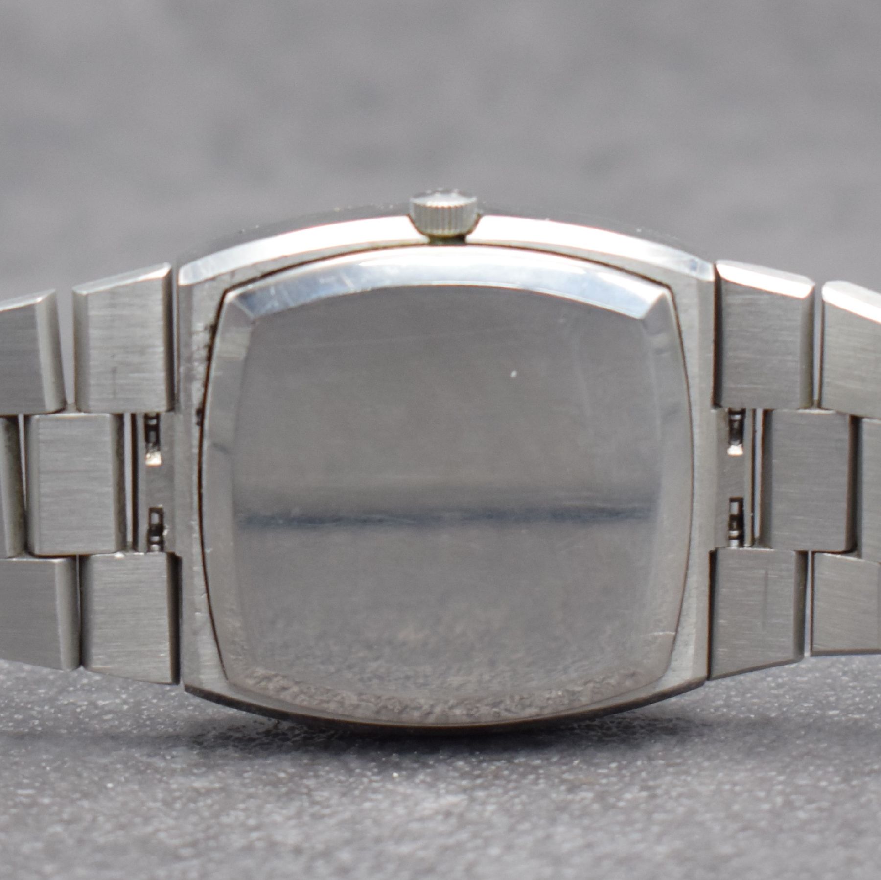 Detail f: ETERNA SONIC electronic seltene Herrenarmbanduhr, Schweiz um 1973, Edelstahlgeh. inkl. orig. Gliederband, Boden aufgedr., blau/grünes Fume-Zifferbl. ...