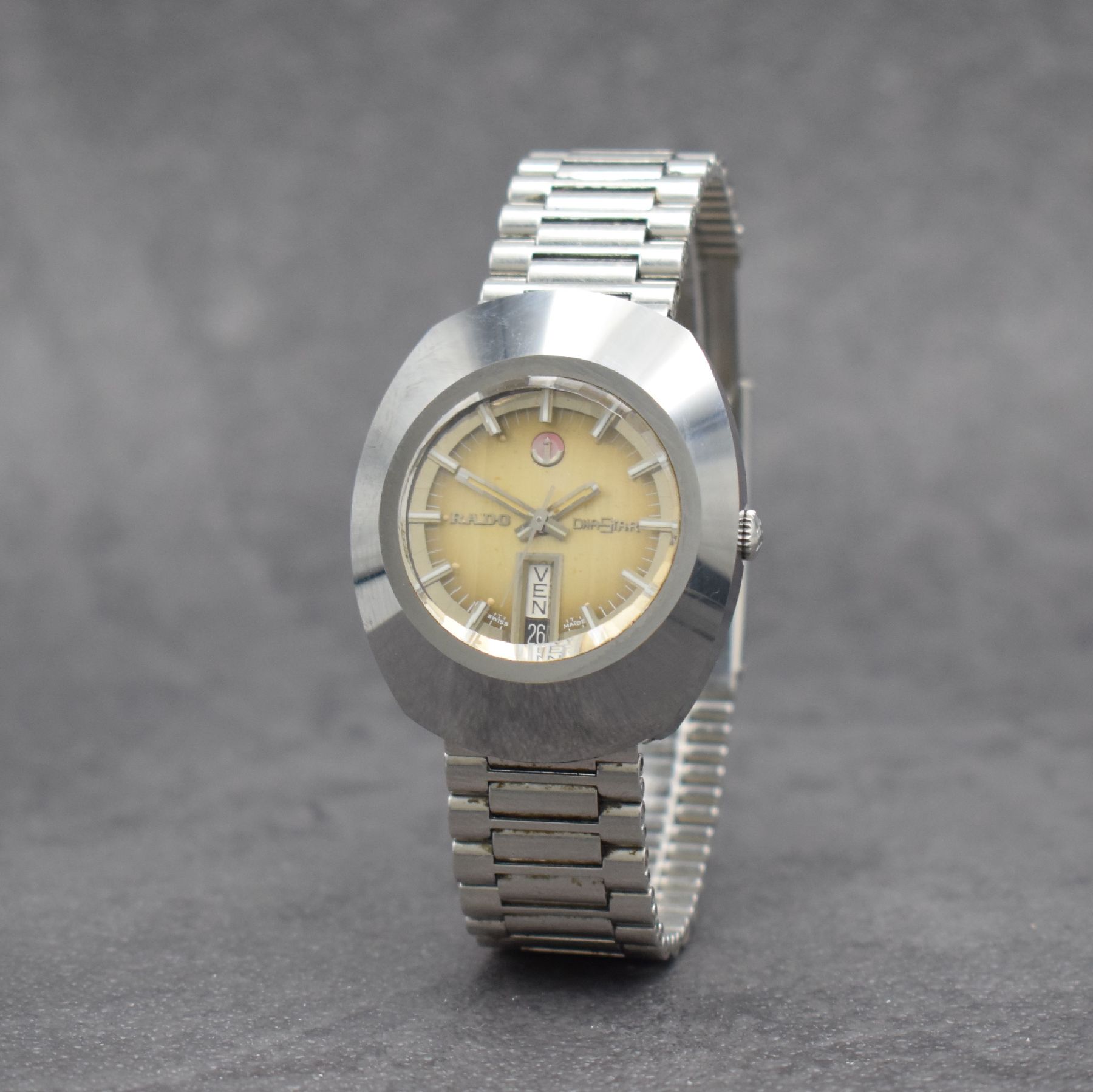 Detail b: RADO Diastar Herrenarmbanduhr, Automatik, Schweiz um 1970, Ref. 8-625.0008.3, kratzfestes Geh., Edelstahlboden geschr., Saphirglas mehr-flächig, ...