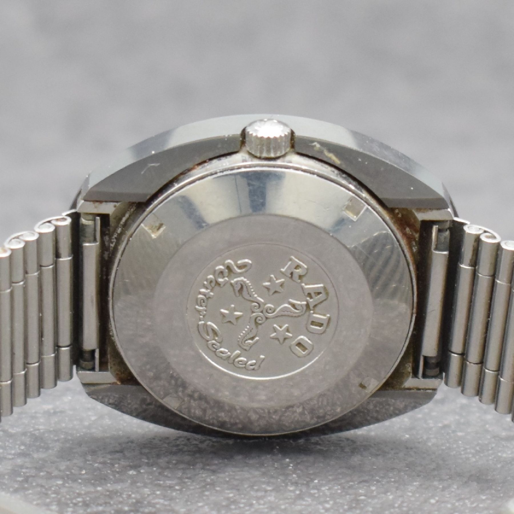 Detail e: RADO Diastar Herrenarmbanduhr, Automatik, Schweiz um 1970, Ref. 8-625.0008.3, kratzfestes Geh., Edelstahlboden geschr., Saphirglas mehr-flächig, ...