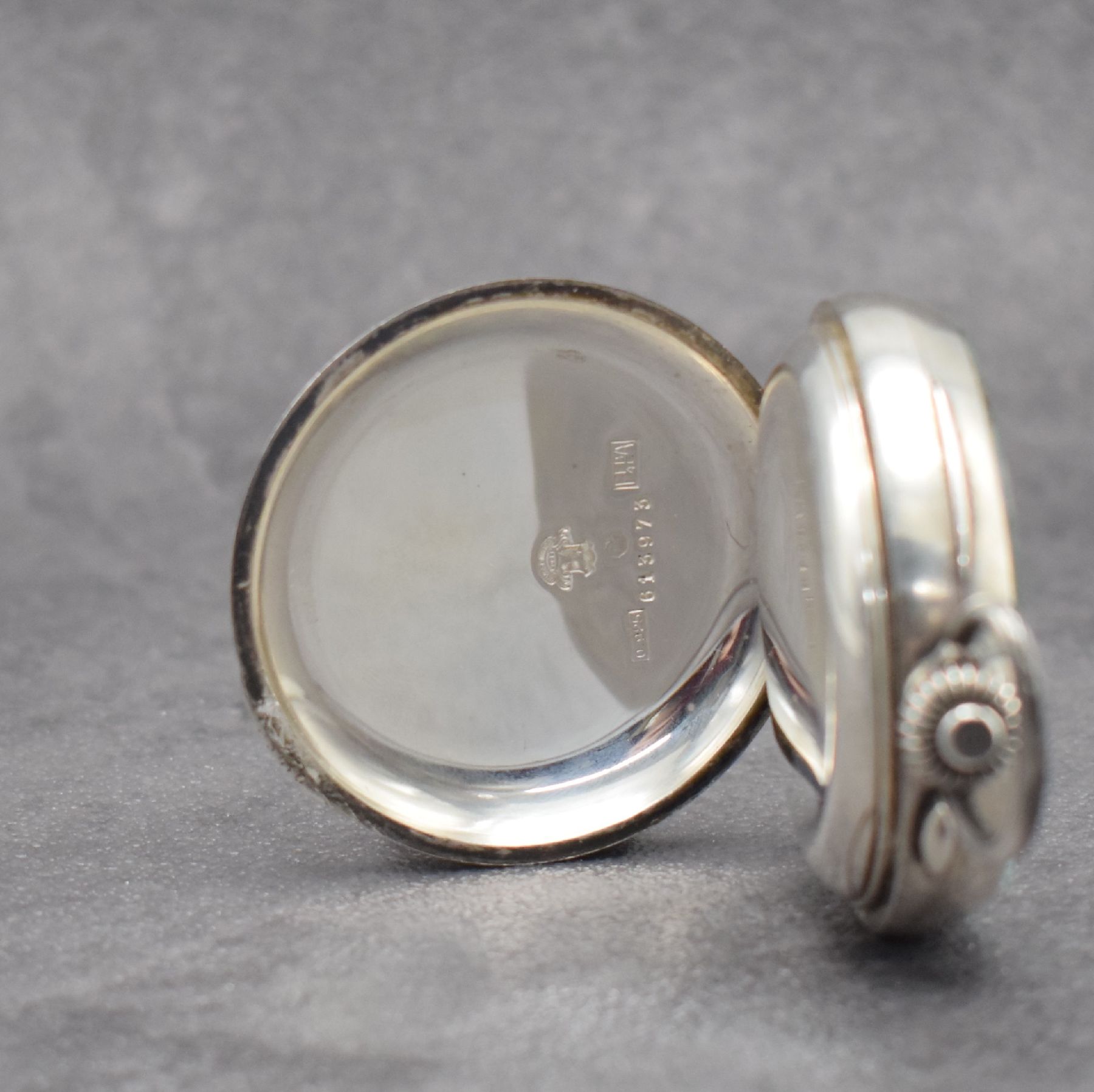 Detail b: ULYSSE NARDIN seltene Taschenuhr mit Chronograph Rattrapante in 925er Silber, Schweiz um 1930, glattes Geh., Silbercuvette, Emailzifferbl. m. arab. ...
