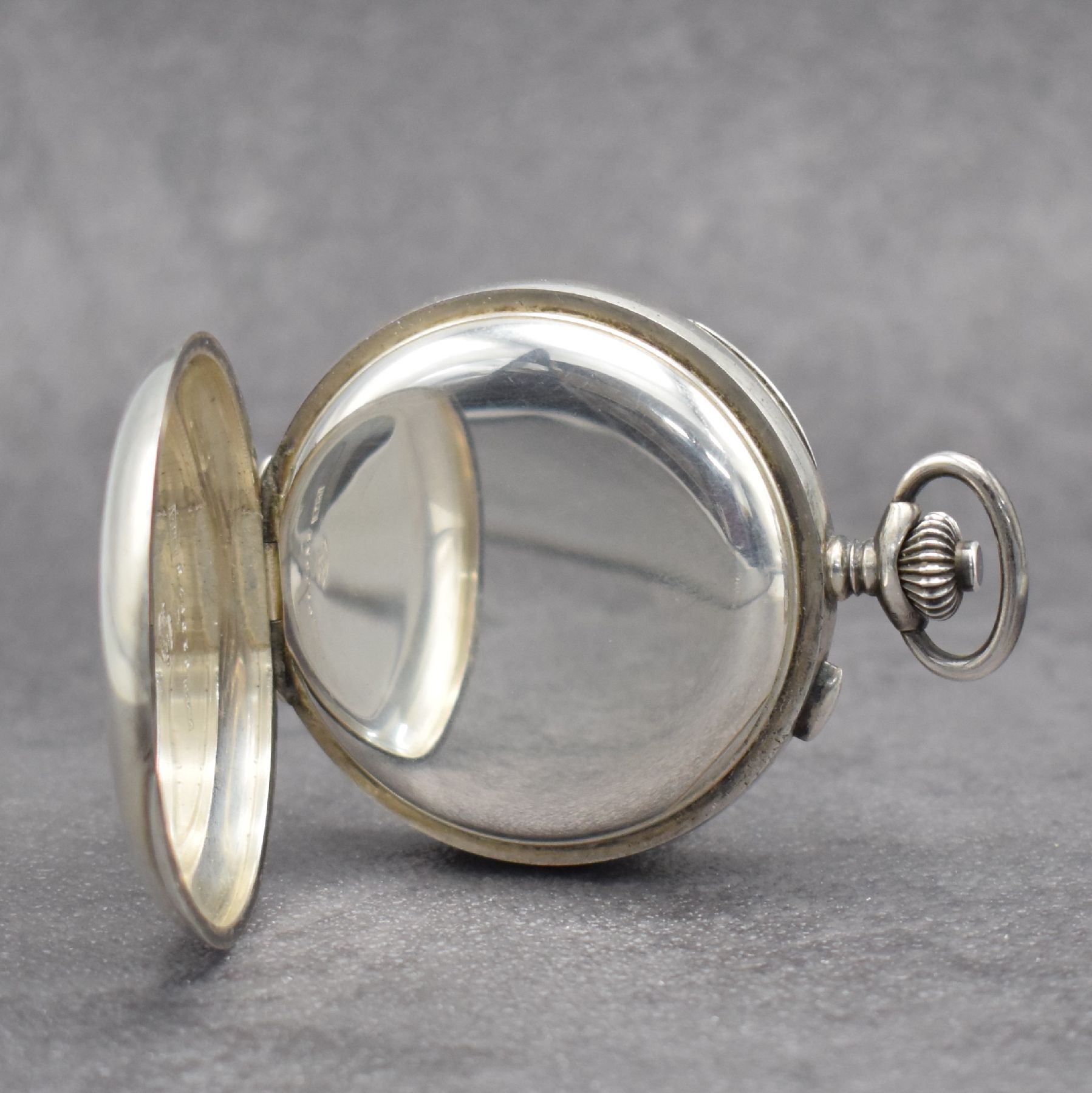 Detail c: ULYSSE NARDIN seltene Taschenuhr mit Chronograph Rattrapante in 925er Silber, Schweiz um 1930, glattes Geh., Silbercuvette, Emailzifferbl. m. arab. ...