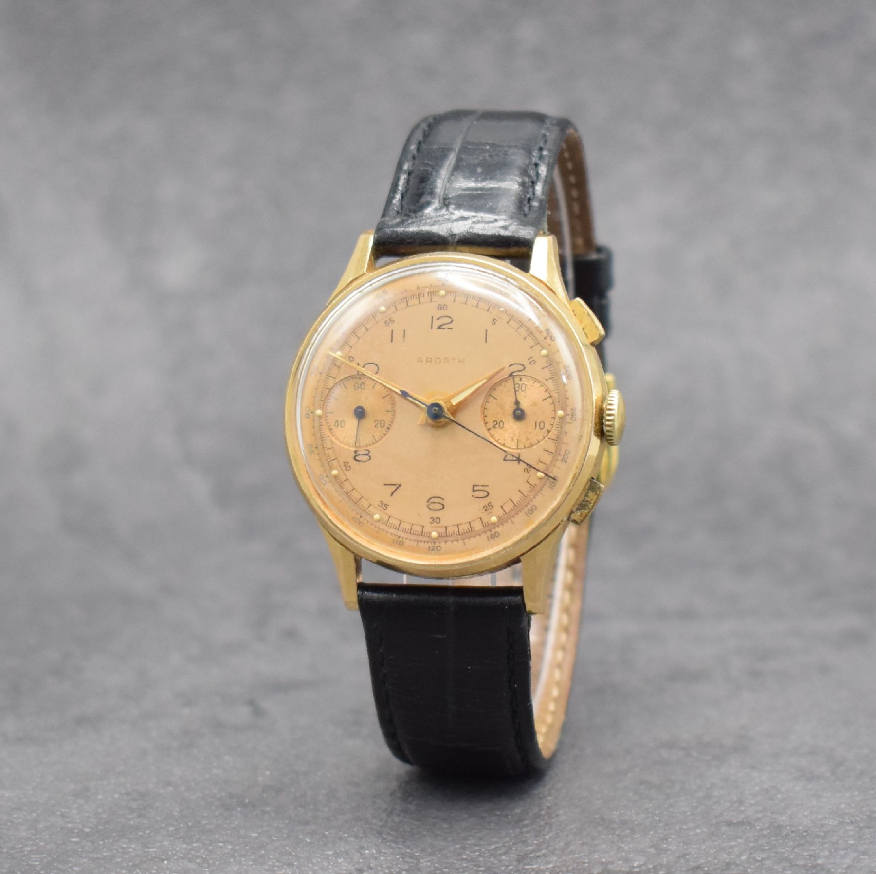 Detail b: ARDATH Schaltradchronograph in RoseG 750/000, Handaufzug, Schweiz 1940er Jahre, Boden & Glasrand aufgedr., Zifferbl. altersbed. fl./pat., 30 ...
