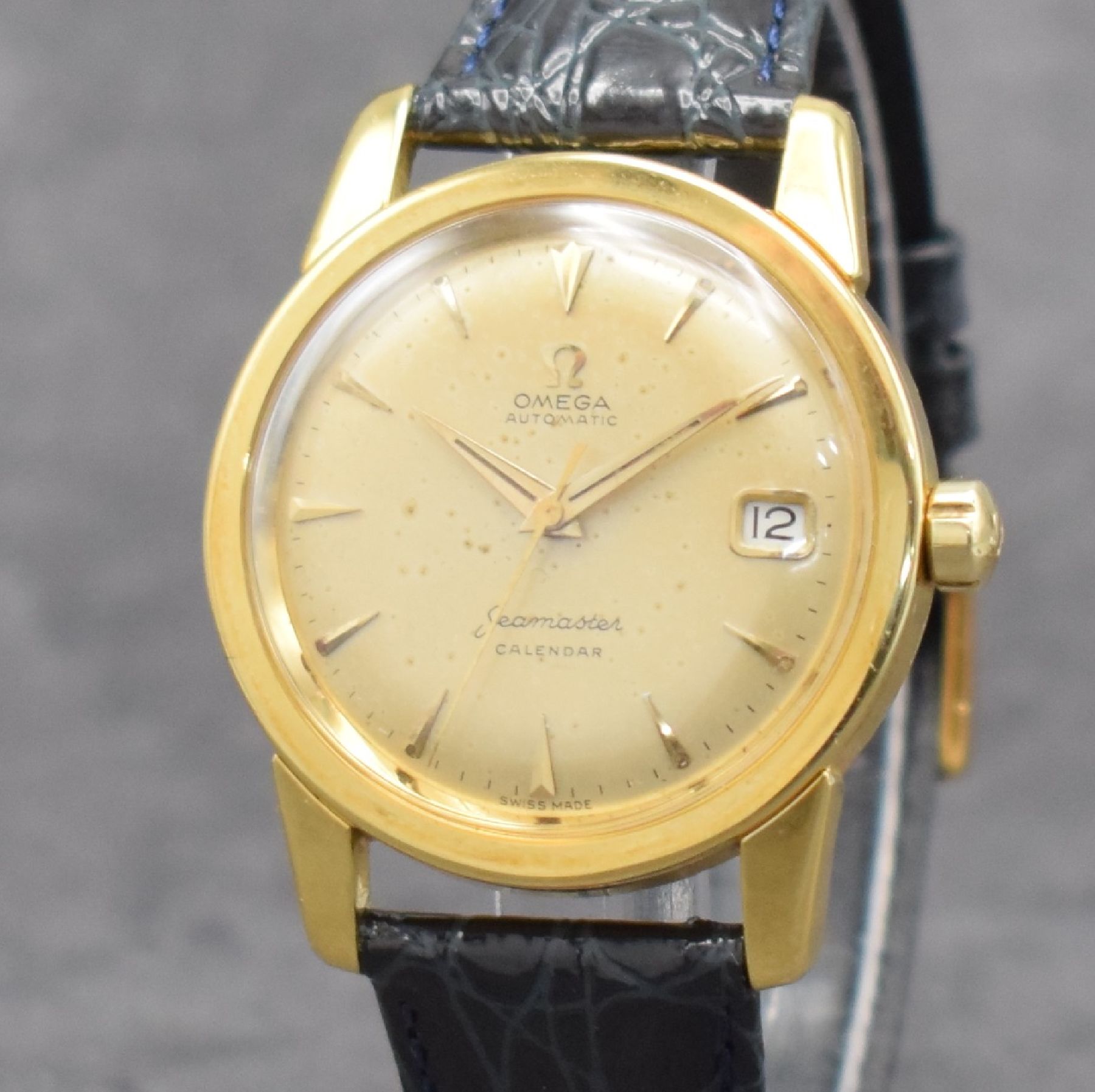 Detail c: OMEGA Herrenarmbanduhr Serie Seamaster Calendar in GG 750/000, Automatik, Schweiz um 1957, Ref. 2849 SC, Boden & Glasrand aufgedr., Lederband m. ...