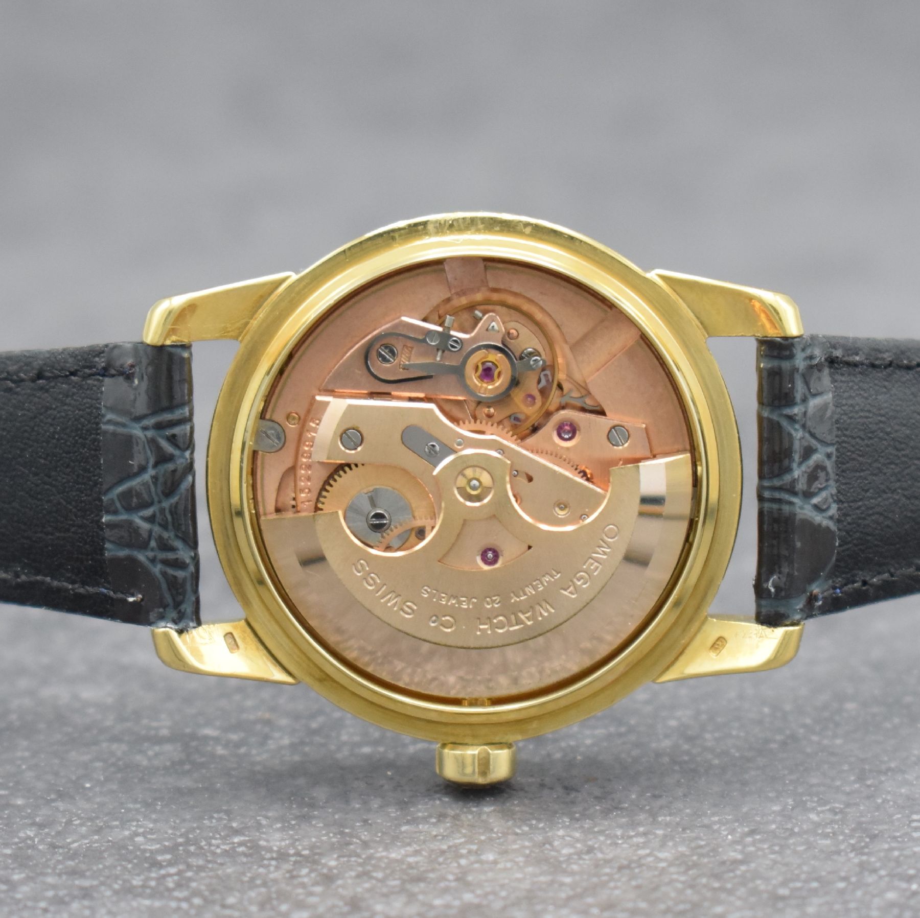 Detail g: OMEGA Herrenarmbanduhr Serie Seamaster Calendar in GG 750/000, Automatik, Schweiz um 1957, Ref. 2849 SC, Boden & Glasrand aufgedr., Lederband m. ...
