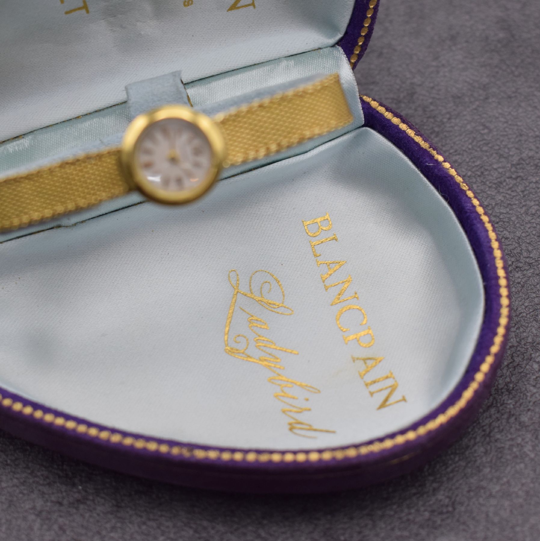Detail h: BLANCPAIN seltene Damenarmbanduhr Ladybird in GG 750/000 mit ausgefallenem original Etui, Schweiz um 1960, sog. Backwinder, Handaufzug, Boden ...