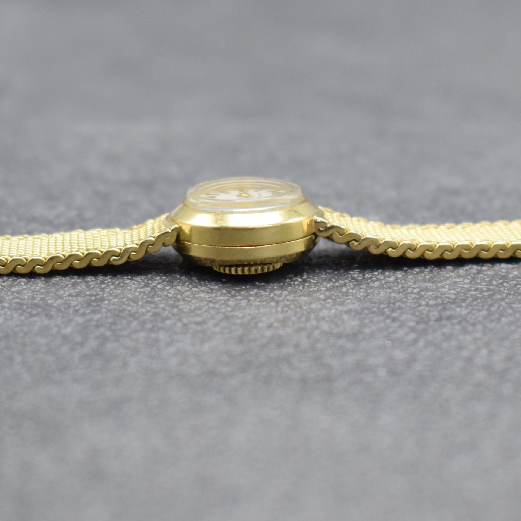 Detail m: BLANCPAIN seltene Damenarmbanduhr Ladybird in GG 750/000 mit ausgefallenem original Etui, Schweiz um 1960, sog. Backwinder, Handaufzug, Boden ...
