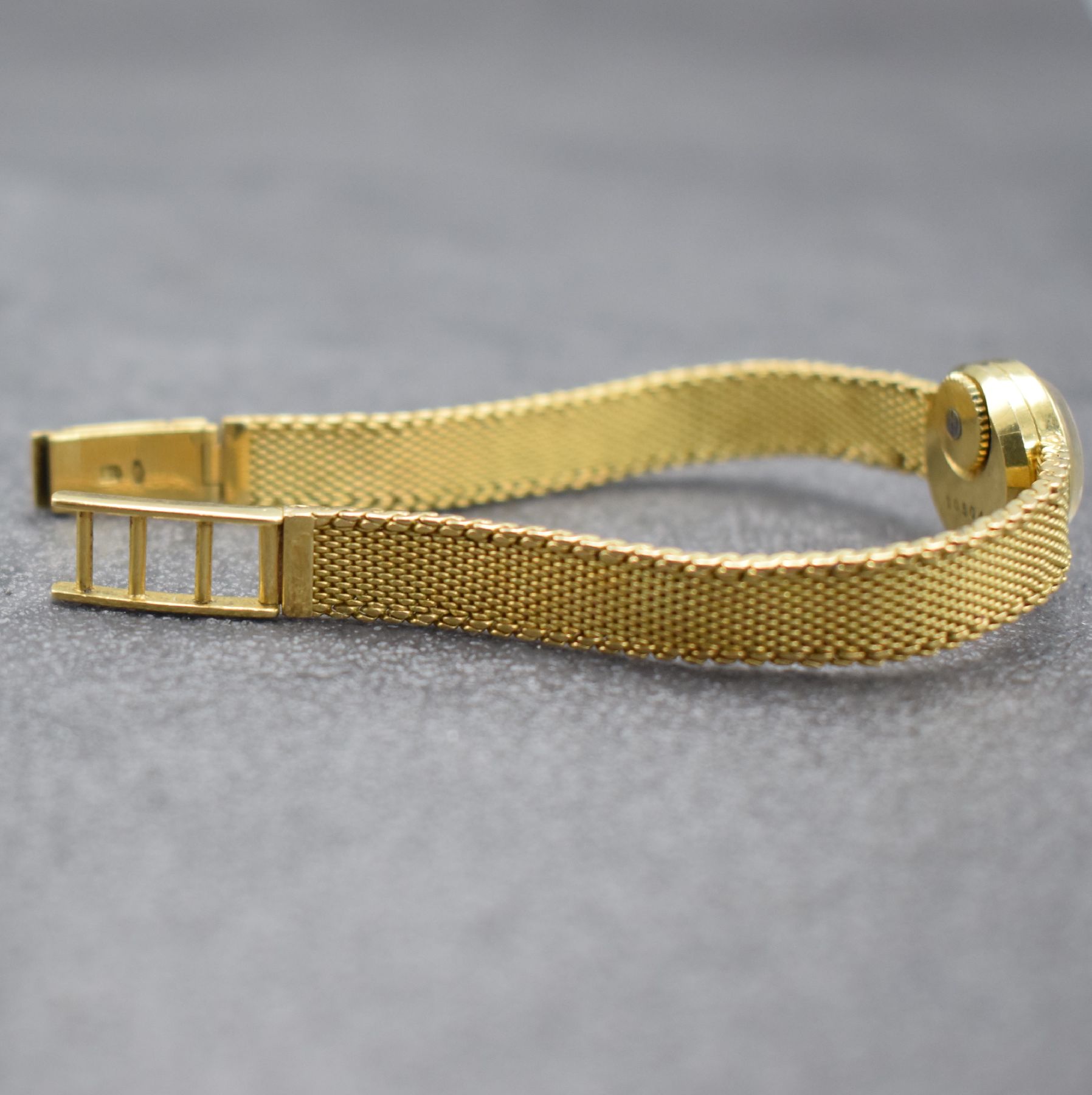 Detail q: BLANCPAIN seltene Damenarmbanduhr Ladybird in GG 750/000 mit ausgefallenem original Etui, Schweiz um 1960, sog. Backwinder, Handaufzug, Boden ...
