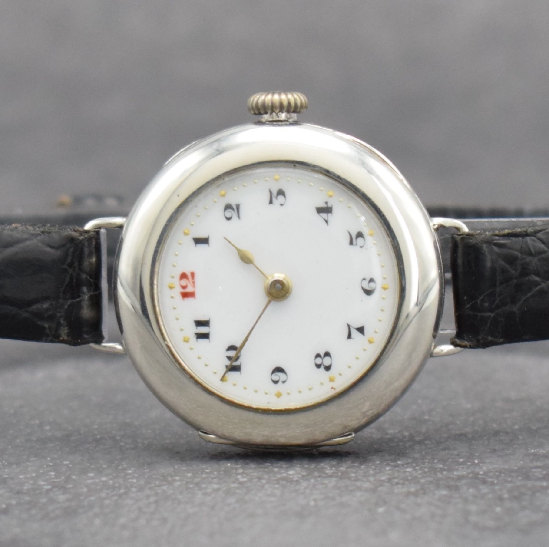 Detail a: ROLEX frühe Armbanduhr in Silber, Schweiz für England Hallmark 1915, Handaufzug, glattes Scharniergeh., Emailzifferbl. m. gold. Minuterie, rote 12, ...