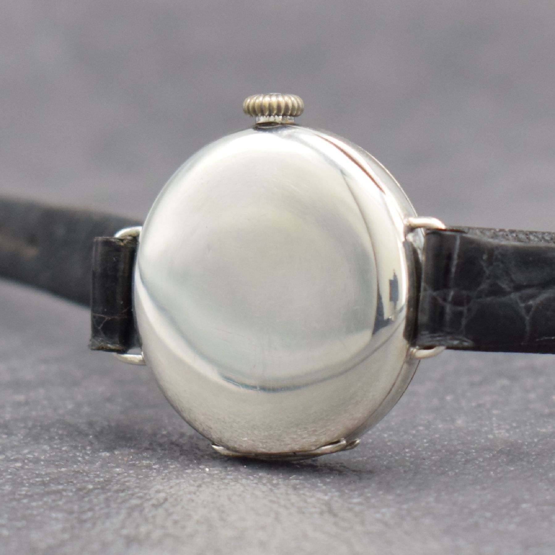 Detail e: ROLEX frühe Armbanduhr in Silber, Schweiz für England Hallmark 1915, Handaufzug, glattes Scharniergeh., Emailzifferbl. m. gold. Minuterie, rote 12, ...