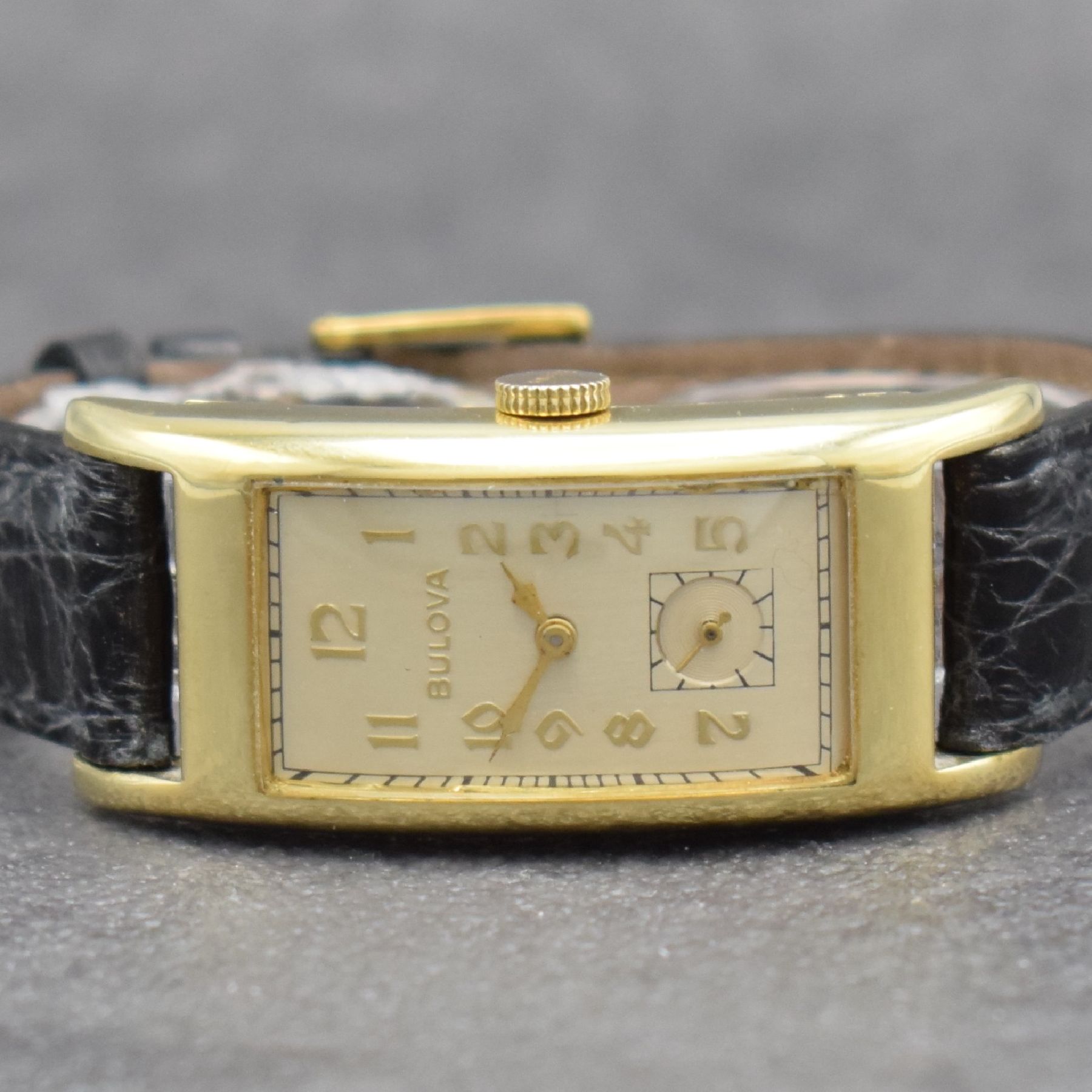 Detail a: BULOVA "Curvex" rechteckige Armbanduhr, USA um 1940, Handaufzug, stark gebogenes gold- filled Geh., Boden aufgedr., orig. Krone, silb. ...