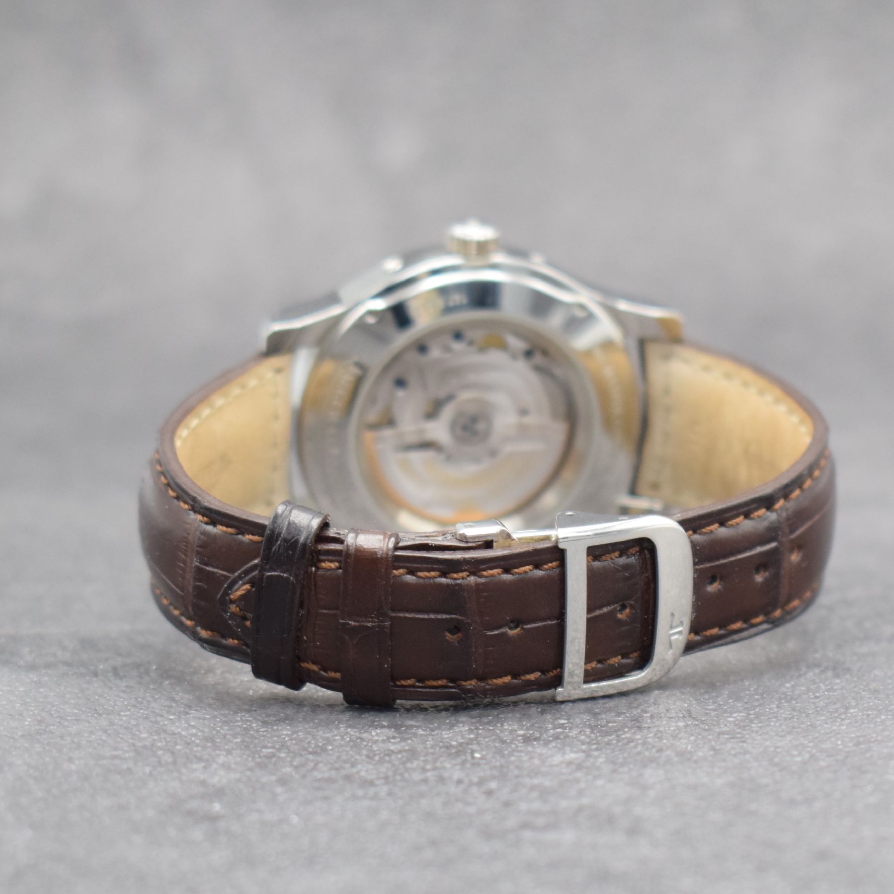 Detail d: Jaeger-LeCoultre Herrenarmbanduhr Master Calendar Referenz 147.8.41.S, Automatik, Edelstahlgeh. inkl. orig. Lederband m. dopp. Faltschl., beids. ...