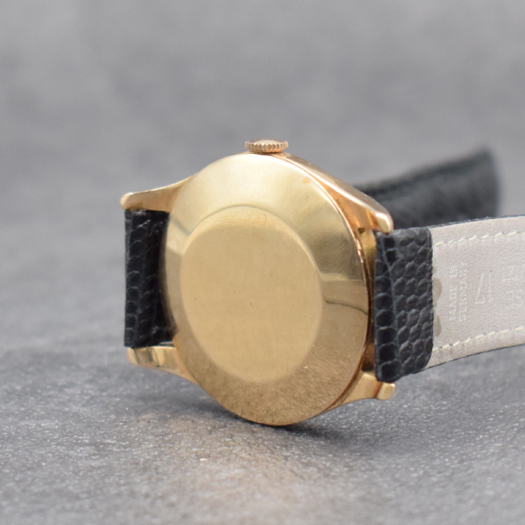 Detail d: ROAMER Antimagnetique Herrenarmbanduhr in RG 585/000, Schweiz um 1950, Handaufzug, neutrales gedr. Geh., silb. Zifferbl., rotgold. Indizes & Zeiger, ...