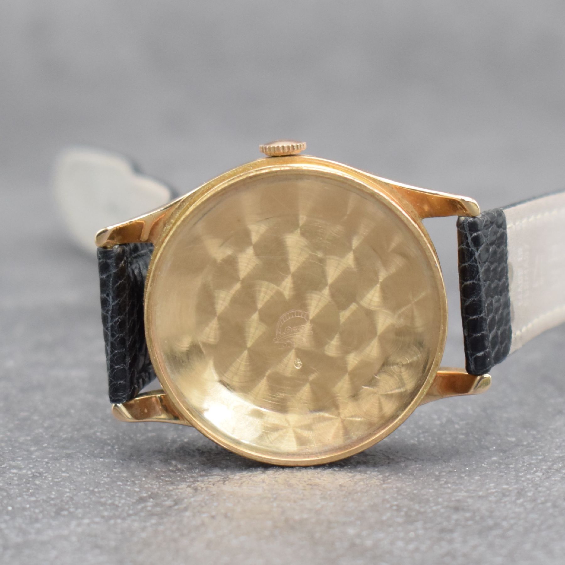 Detail f: ROAMER Antimagnetique Herrenarmbanduhr in RG 585/000, Schweiz um 1950, Handaufzug, neutrales gedr. Geh., silb. Zifferbl., rotgold. Indizes & Zeiger, ...