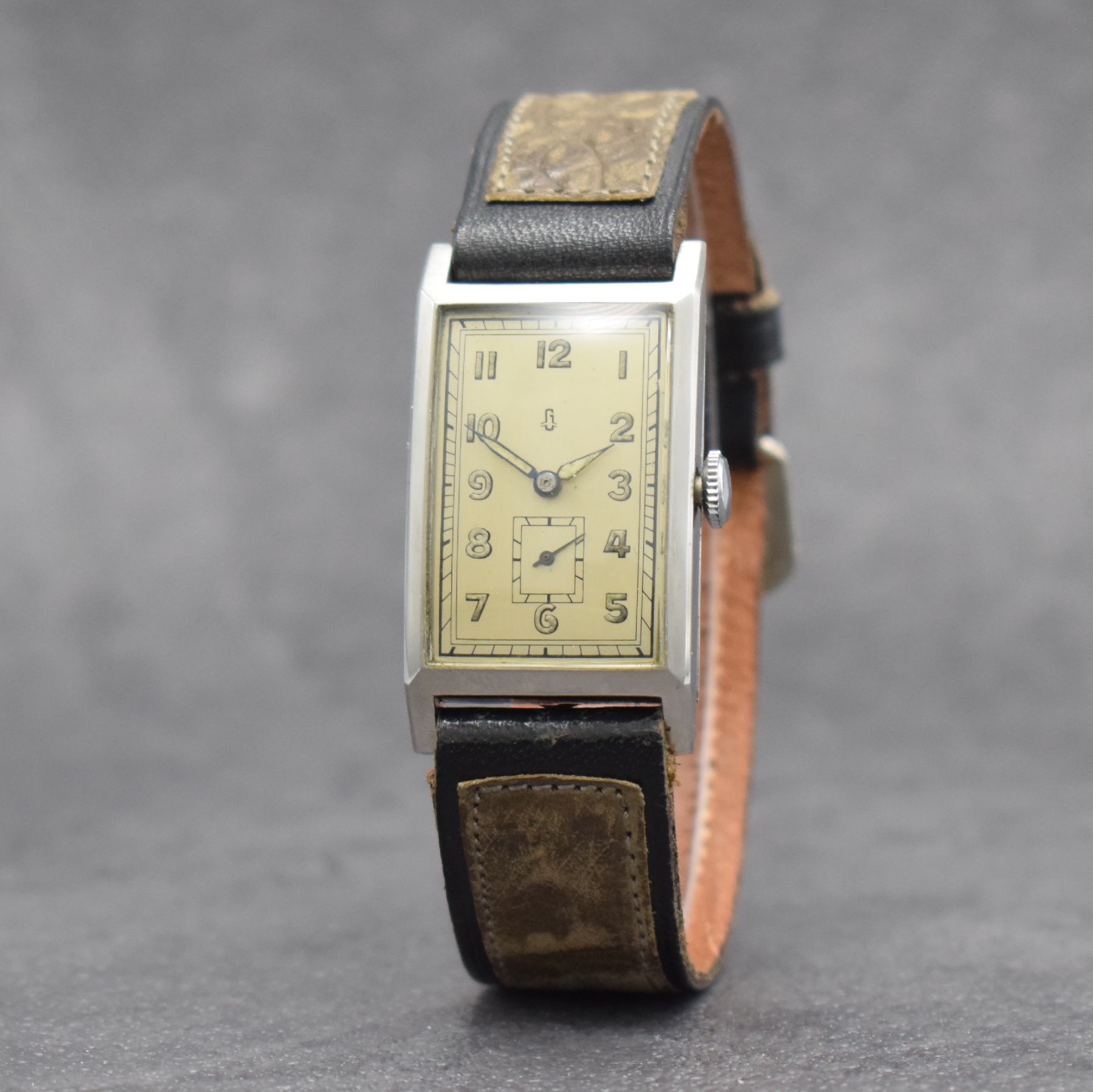 Detail b: UHRENFABRIK GLASHÜTTE SA Herrenarmbanduhr im Edelstahl Scharniergehäuse, Deutschland um 1935, Handaufzug, silb. Zifferbl. m. arab. Leuchtzahlen ...
