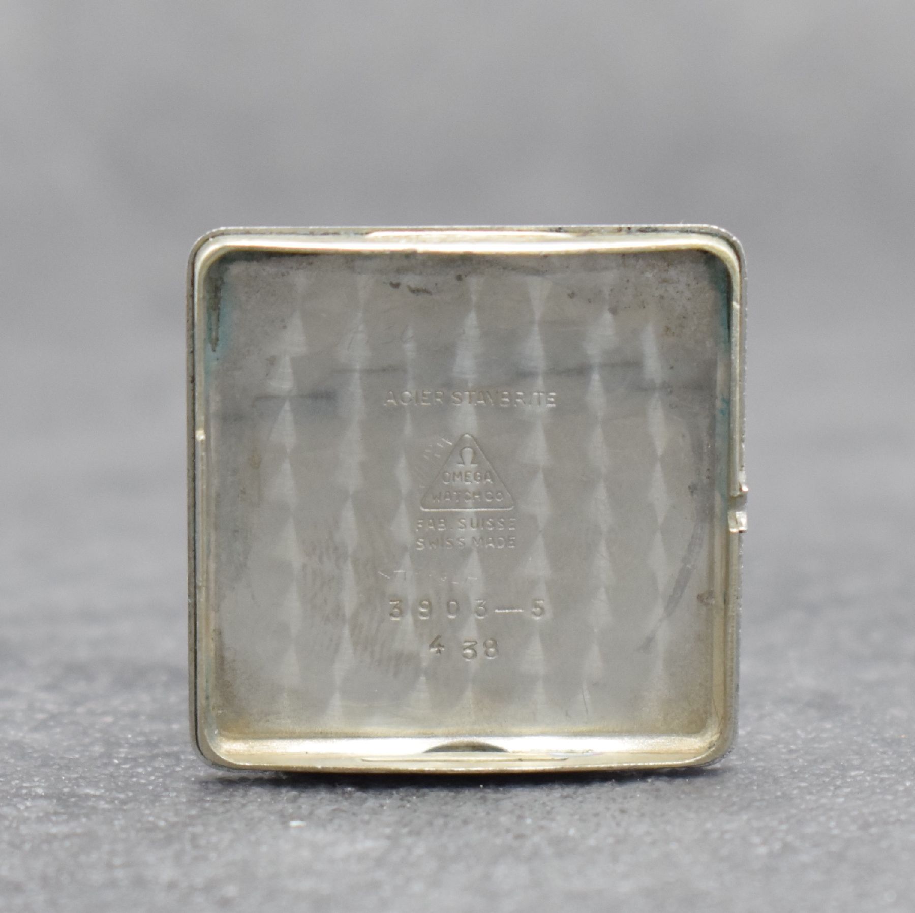 Detail g: OMEGA Herrenarmbanduhr in Stahl Referenz 3903 -5, Schweiz um 1951, Hammerautomatik, 2- teil. Geh., Boden aufgedr., silbernes Zifferbl. m. aufgel. ...
