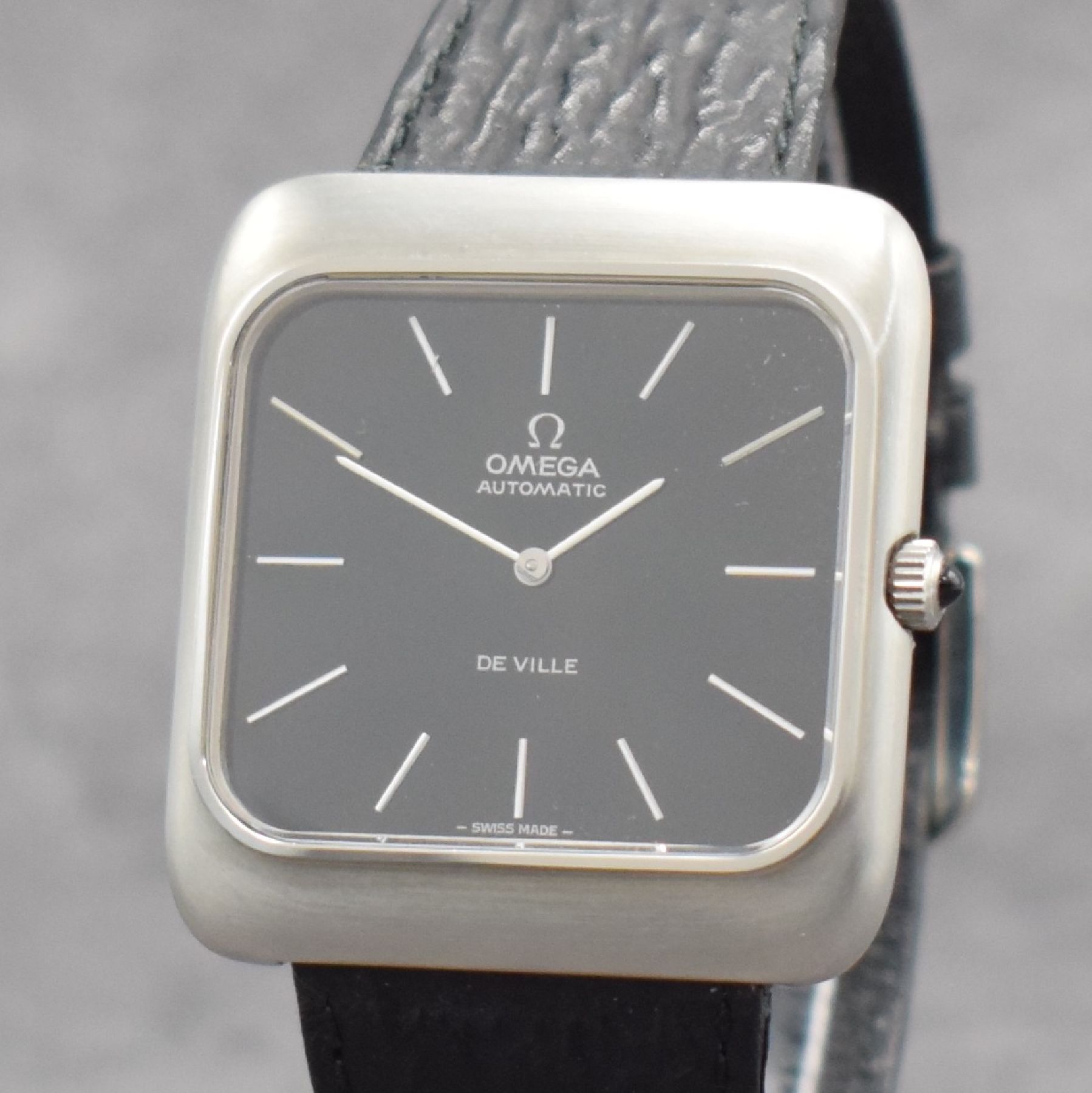 Detail c: OMEGA De Ville ungetragene Herrenarmbanduhr inStahl, Automatik, Schweiz um 1974, Boden aufgedr., Lederband m. Omega Stiftschließe, Schmuckkrone, ...