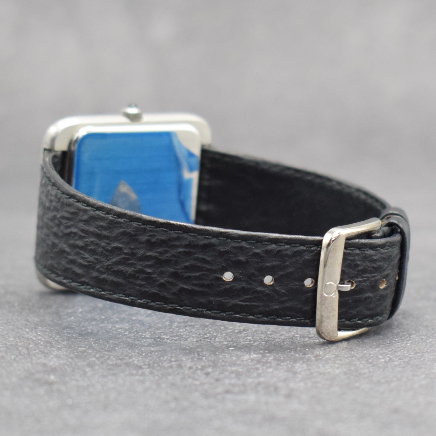 Detail d: OMEGA De Ville ungetragene Herrenarmbanduhr inStahl, Automatik, Schweiz um 1974, Boden aufgedr., Lederband m. Omega Stiftschließe, Schmuckkrone, ...