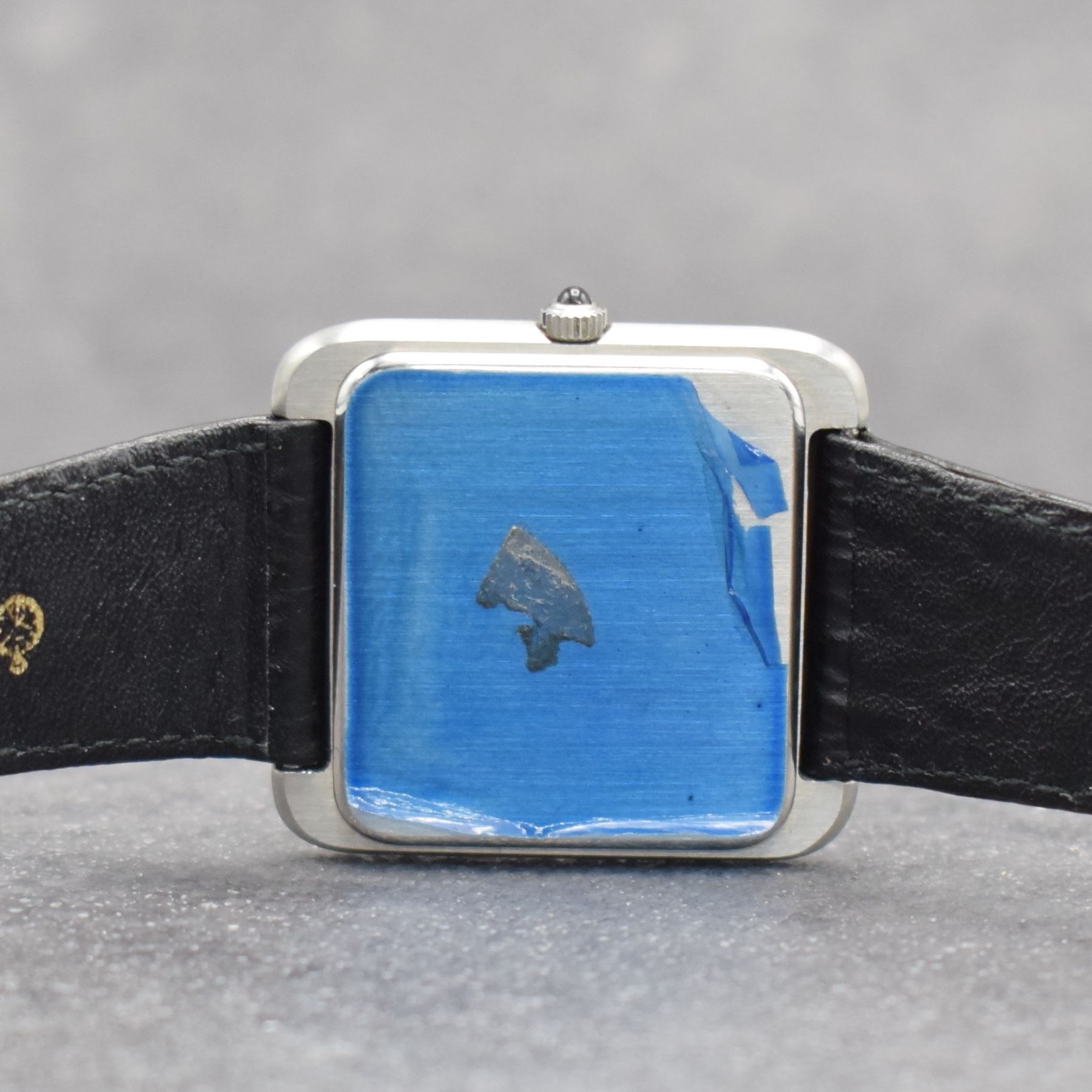 Detail e: OMEGA De Ville ungetragene Herrenarmbanduhr inStahl, Automatik, Schweiz um 1974, Boden aufgedr., Lederband m. Omega Stiftschließe, Schmuckkrone, ...