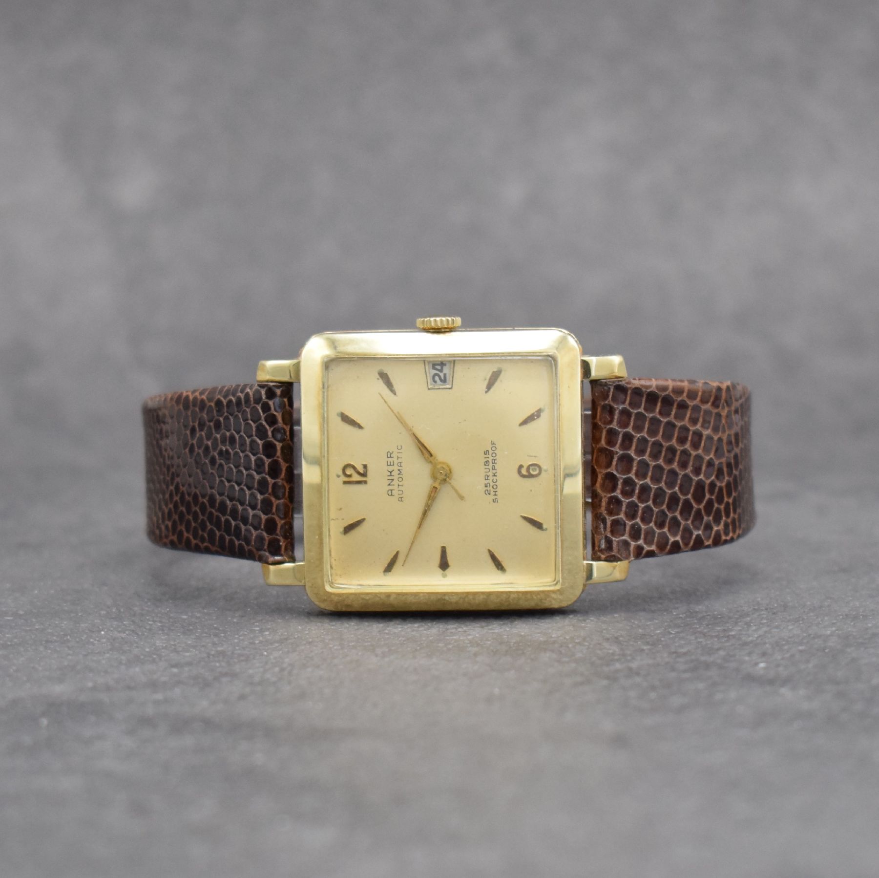 ANKER Herrenarmbanduhr in GG 585/000, Deutschland um 1955, Automatik, 2-teil. Geh., Boden aufgedr., silb. Zifferbl. m. aufges. Std.-Ind. pat., gold. ...