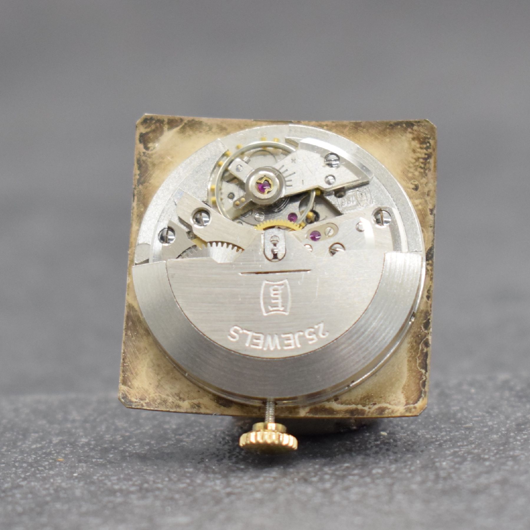 Detail f: ANKER Herrenarmbanduhr in GG 585/000, Deutschland um 1955, Automatik, 2-teil. Geh., Boden aufgedr., silb. Zifferbl. m. aufges. Std.-Ind. pat., gold. ...