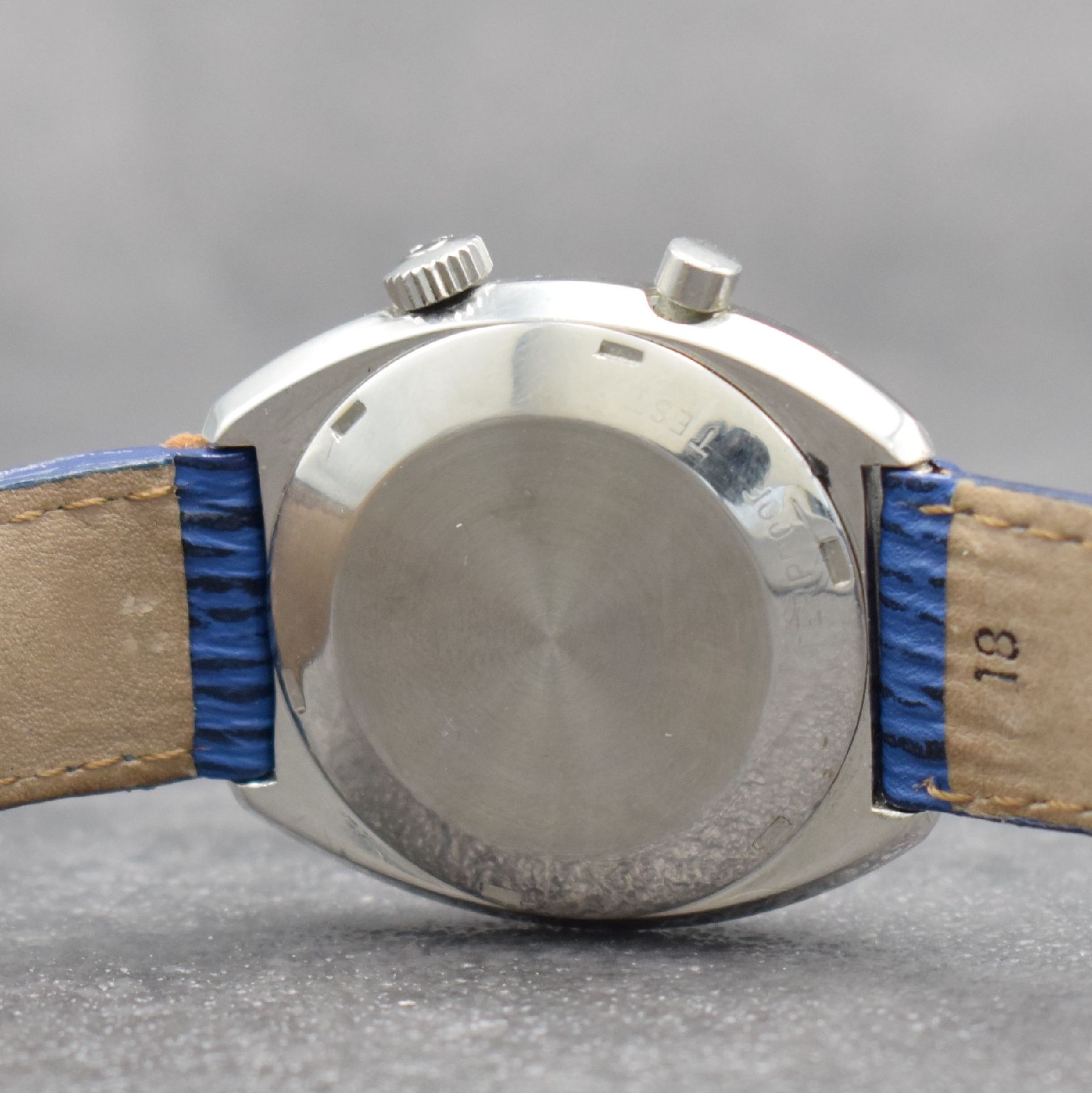 Detail e: OMEGA Geneve Chronostop Herrenarmbanduhr mit Stopp-Funktion, Schweiz um 1969, Handaufzug, Ref. 145.009, 2-teil. Edelstahlgeh., Boden verschr., blaues ...