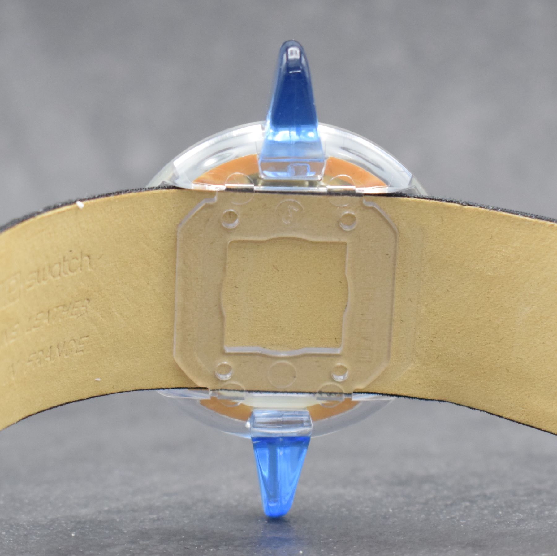 Detail e: POP SWATCH designed Vivian Westwood, Schweiz 1993, Ref. PWZ 104, quarz, auf 49.999 Stück limitiertes Sondermodell, orig. Satin- Lederband, opulentes ...