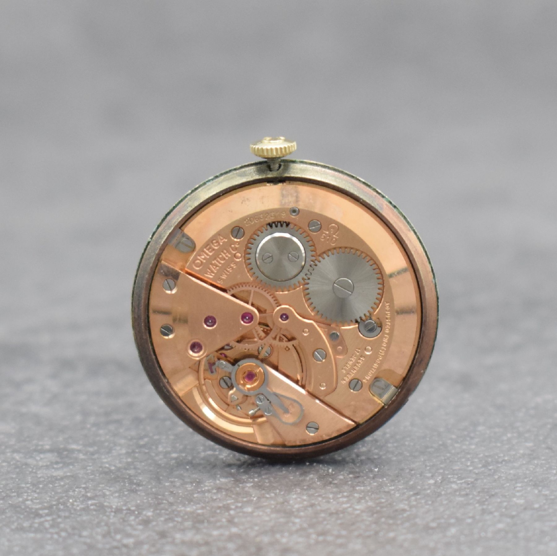 Detail f: OMEGA Herrenarmbanduhr in GG 750/000, Schweiz um 1964, Automatik, Ref. 132016, 2- teil. Geh., Glasrand aufgedr., silb. Zifferbl. m. aufges. gold. ...