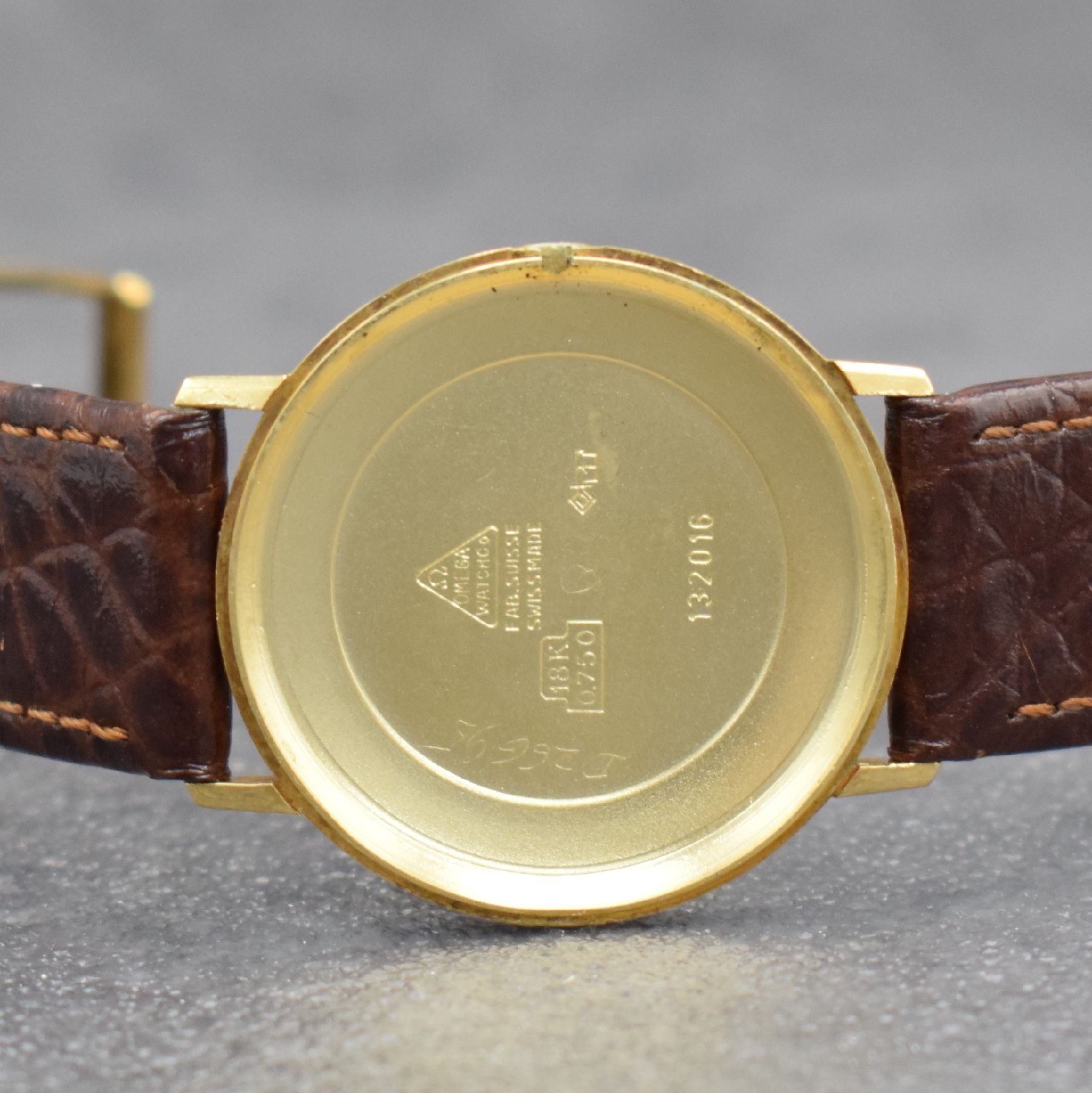 Detail g: OMEGA Herrenarmbanduhr in GG 750/000, Schweiz um 1964, Automatik, Ref. 132016, 2- teil. Geh., Glasrand aufgedr., silb. Zifferbl. m. aufges. gold. ...