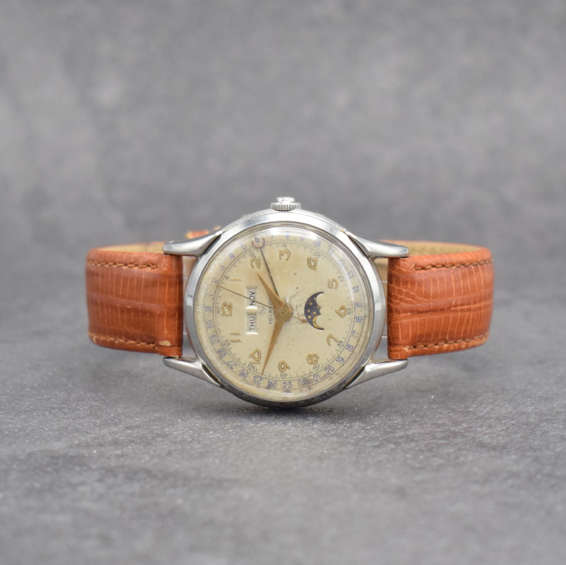HELBROS Herrenarmbanduhr mit Vollkalender in Edelstahl, Schweiz um 1950, Handaufzug, 3- teil. Geh., Boden & Glasrand aufgedr., silb. Zifferblatt m. ...