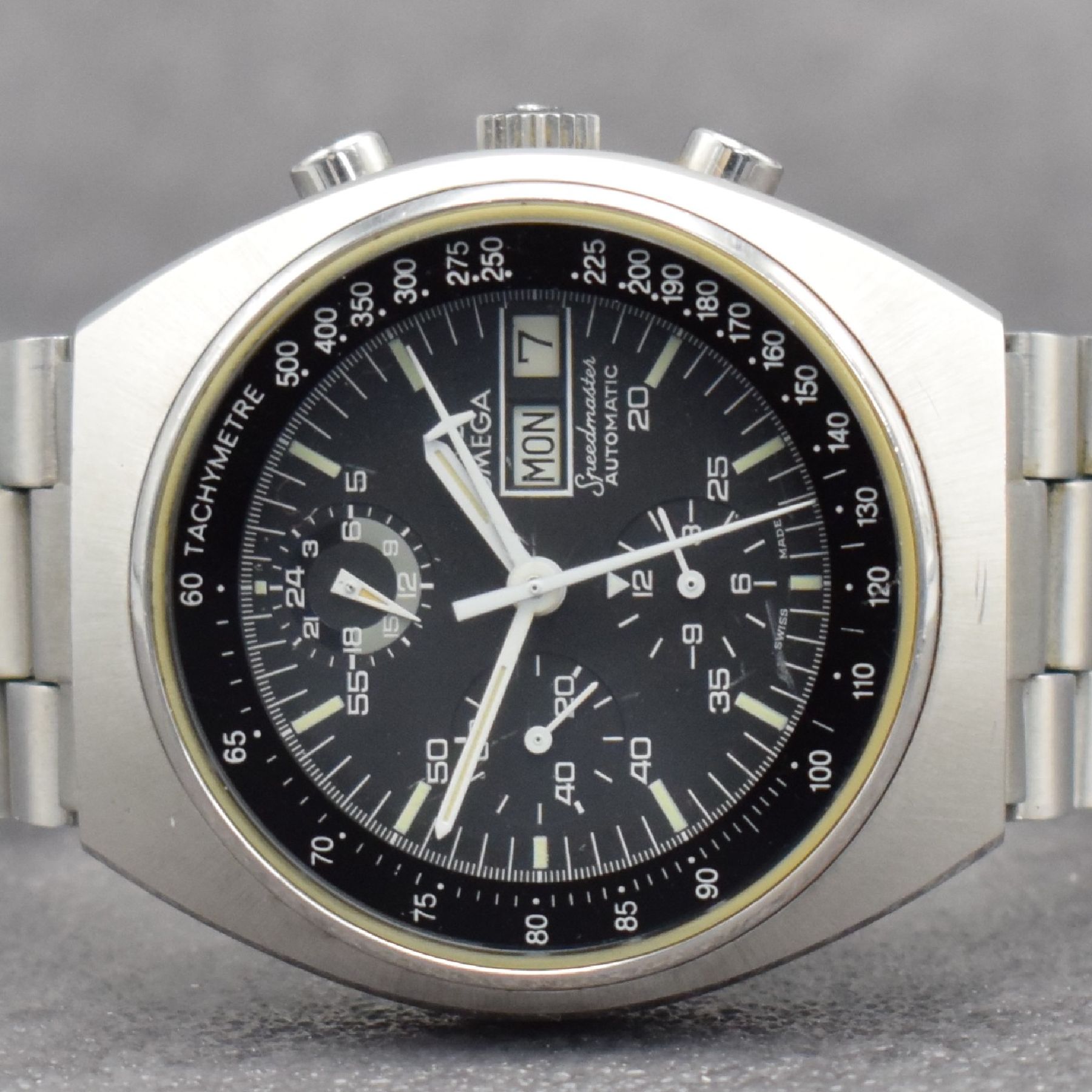 Detail a: OMEGA Speedmaster Herrenarmbanduhr mit Chronograph in Edelstahl, Schweiz um 1980, Automatik, Ref. 176.0012, Boden m. Seamasterlogo geschr., orig. ...