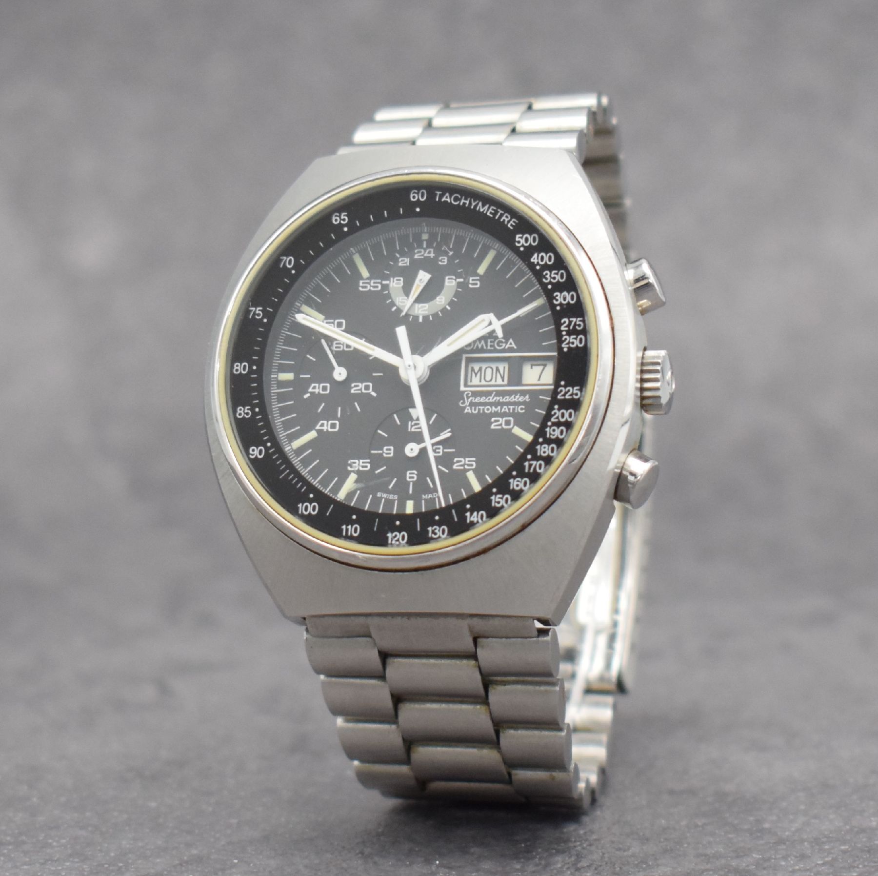 Detail b: OMEGA Speedmaster Herrenarmbanduhr mit Chronograph in Edelstahl, Schweiz um 1980, Automatik, Ref. 176.0012, Boden m. Seamasterlogo geschr., orig. ...