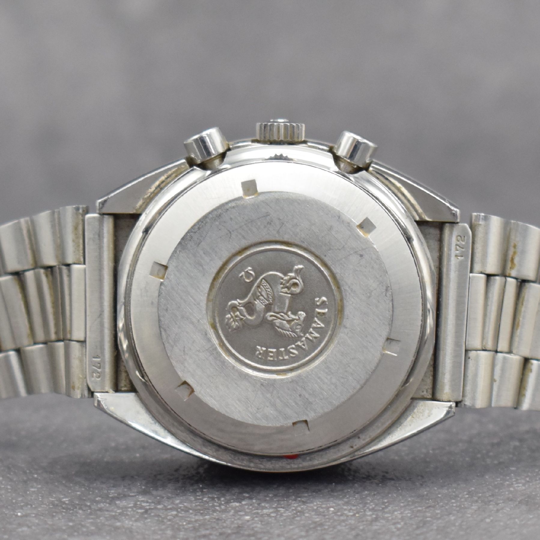 Detail f: OMEGA Speedmaster Herrenarmbanduhr mit Chronograph in Edelstahl, Schweiz um 1980, Automatik, Ref. 176.0012, Boden m. Seamasterlogo geschr., orig. ...