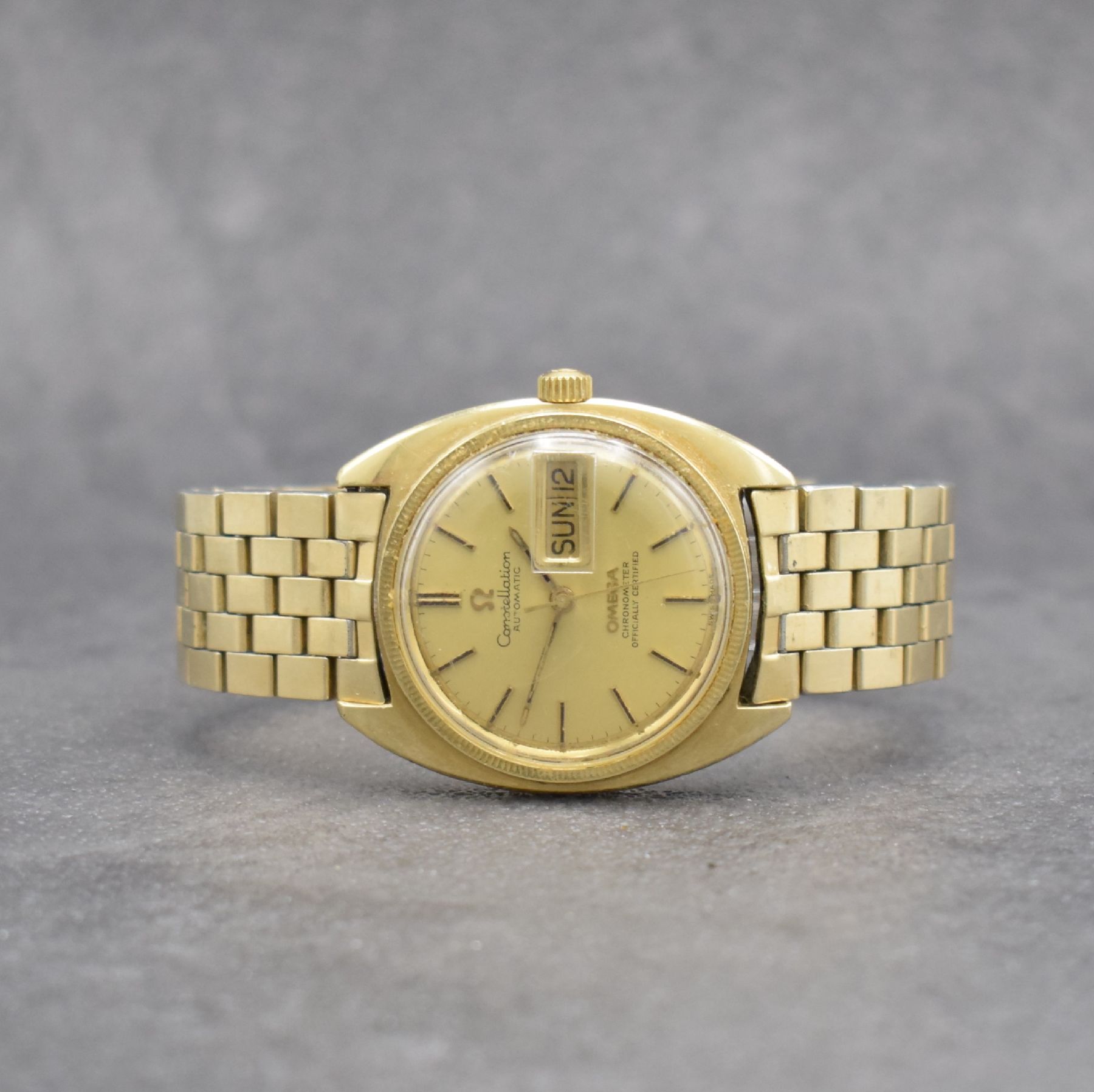 OMEGA Herrenarmbanduhr Constellation Chronometer, Automatik, Schweiz um 1969, Ref. CD 168.029, Edelstahlgeh. m. Goldhaube inkl. verg. orig. ...