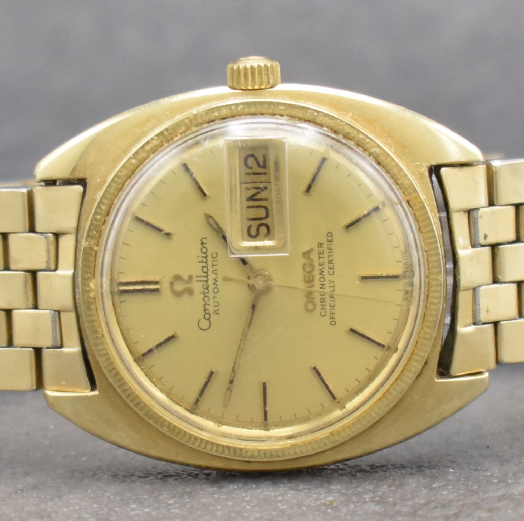 Detail a: OMEGA Herrenarmbanduhr Constellation Chronometer, Automatik, Schweiz um 1969, Ref. CD 168.029, Edelstahlgeh. m. Goldhaube inkl. verg. orig. ...