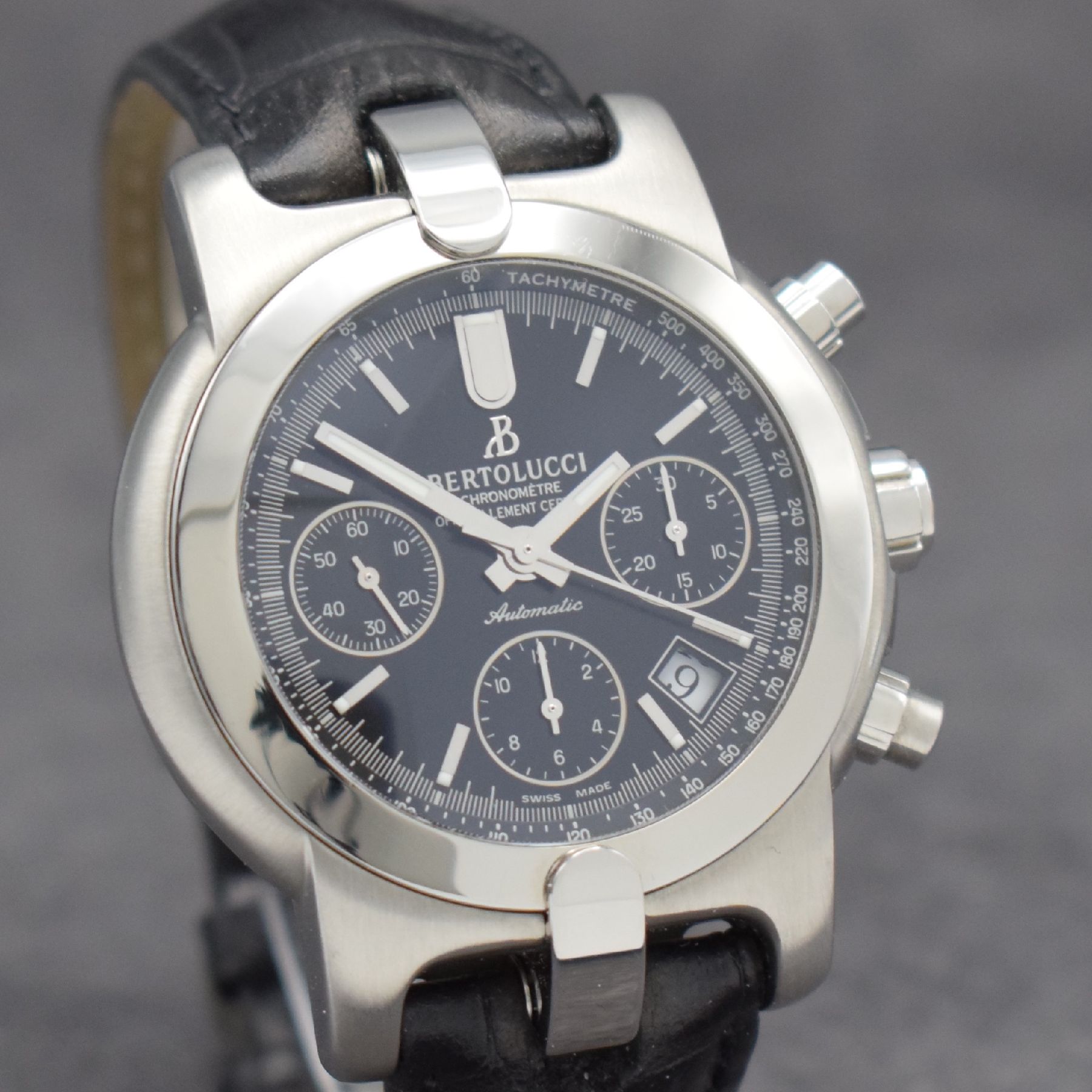 Detail c: BERTOLUCCI Chronometer Chronograph in Stahl, Schweiz um 2000, Automatik, 4-fach verschr. Geh. m. ausgefallenen Anstößen, schwarzes Zifferbl., ...