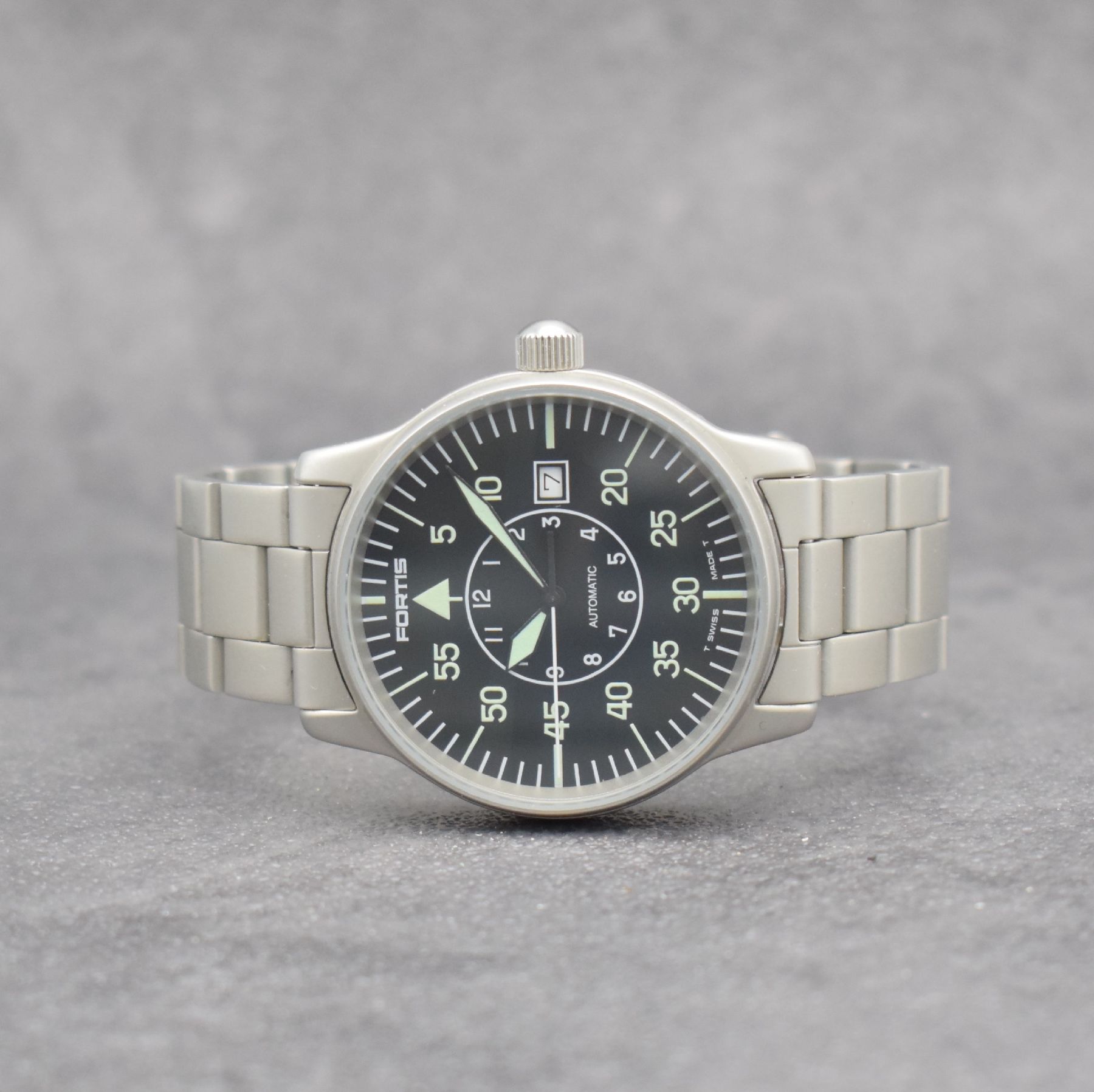 FORTIS Fliegerarmbanduhr Ref. 595.10.46 in Stahl/Stahlband, Automatik, beids. vergl. Geh., satiniert, Boden & Krone verschr., schwarzes ...