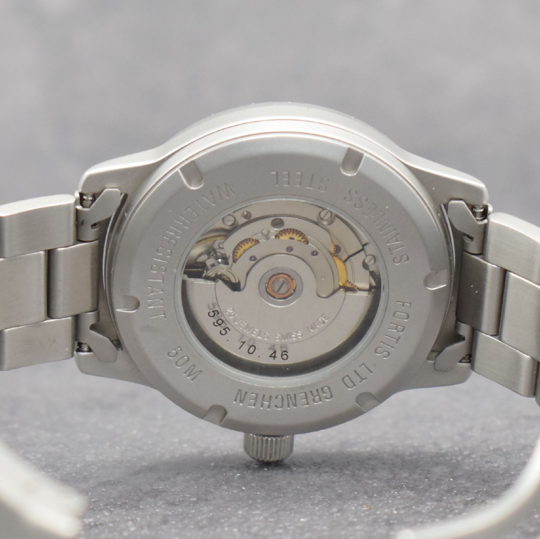 Detail f: FORTIS Fliegerarmbanduhr Ref. 595.10.46 in Stahl/Stahlband, Automatik, beids. vergl. Geh., satiniert, Boden & Krone verschr., schwarzes ...