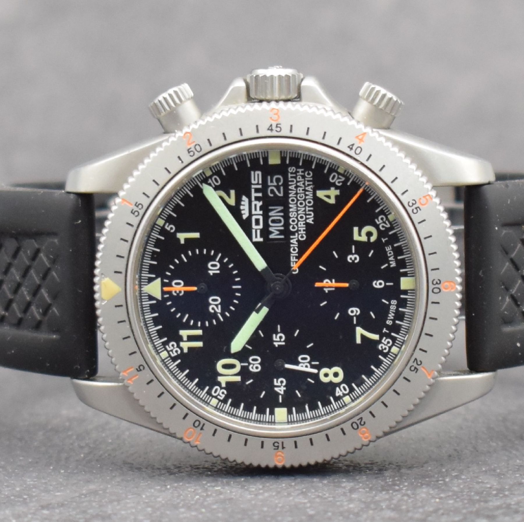 Detail a: FORTIS Official Cosmonauts Chronograph Herrenarmbanduhr, Schweiz um 1995, Automatik, Ref. 632.22.141. verschr. Stahlgeh., neutr. Kautschukband m. ...